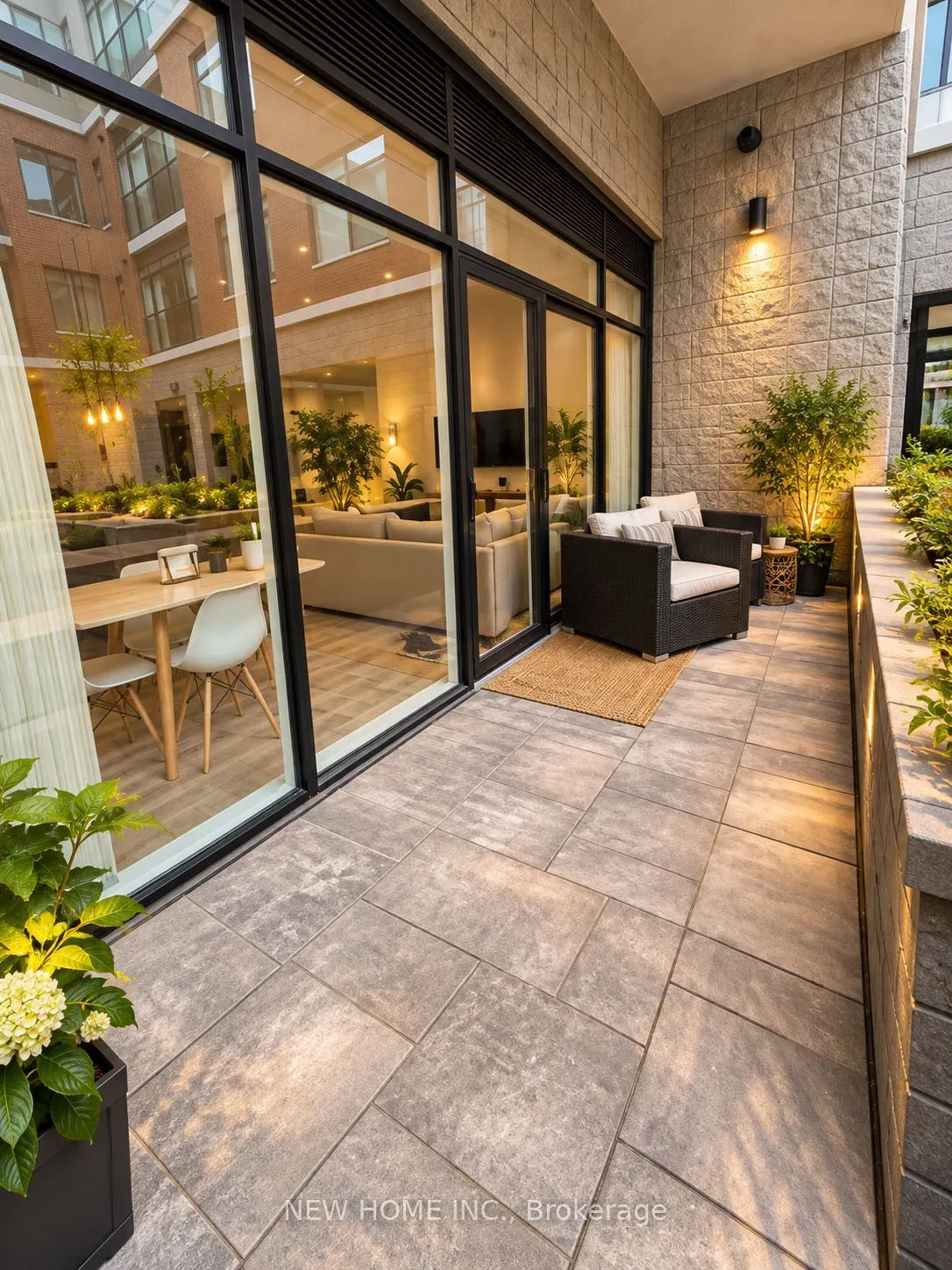 1 REDFERN Avenue #124