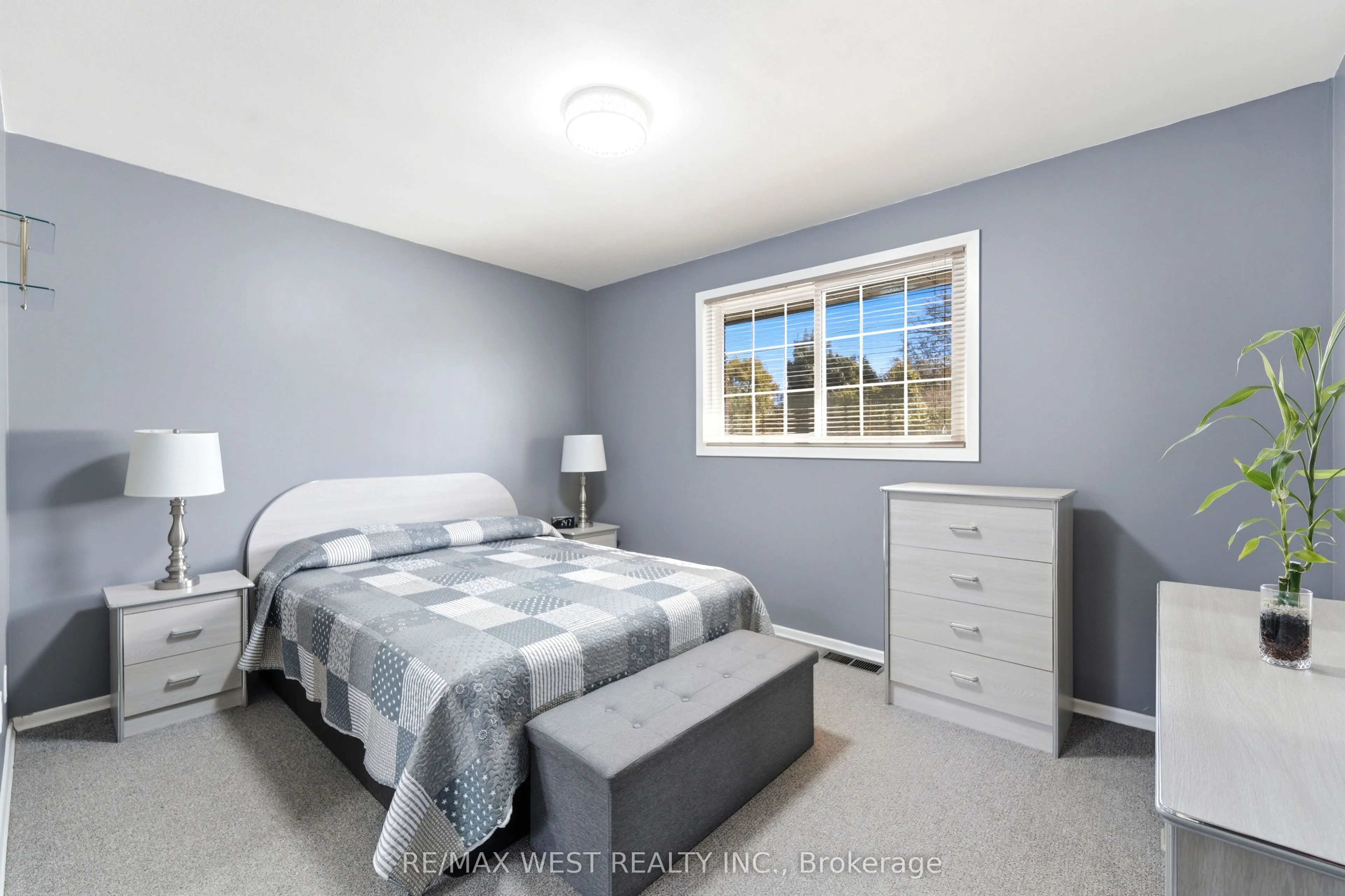 1380 Queen's Boulevard