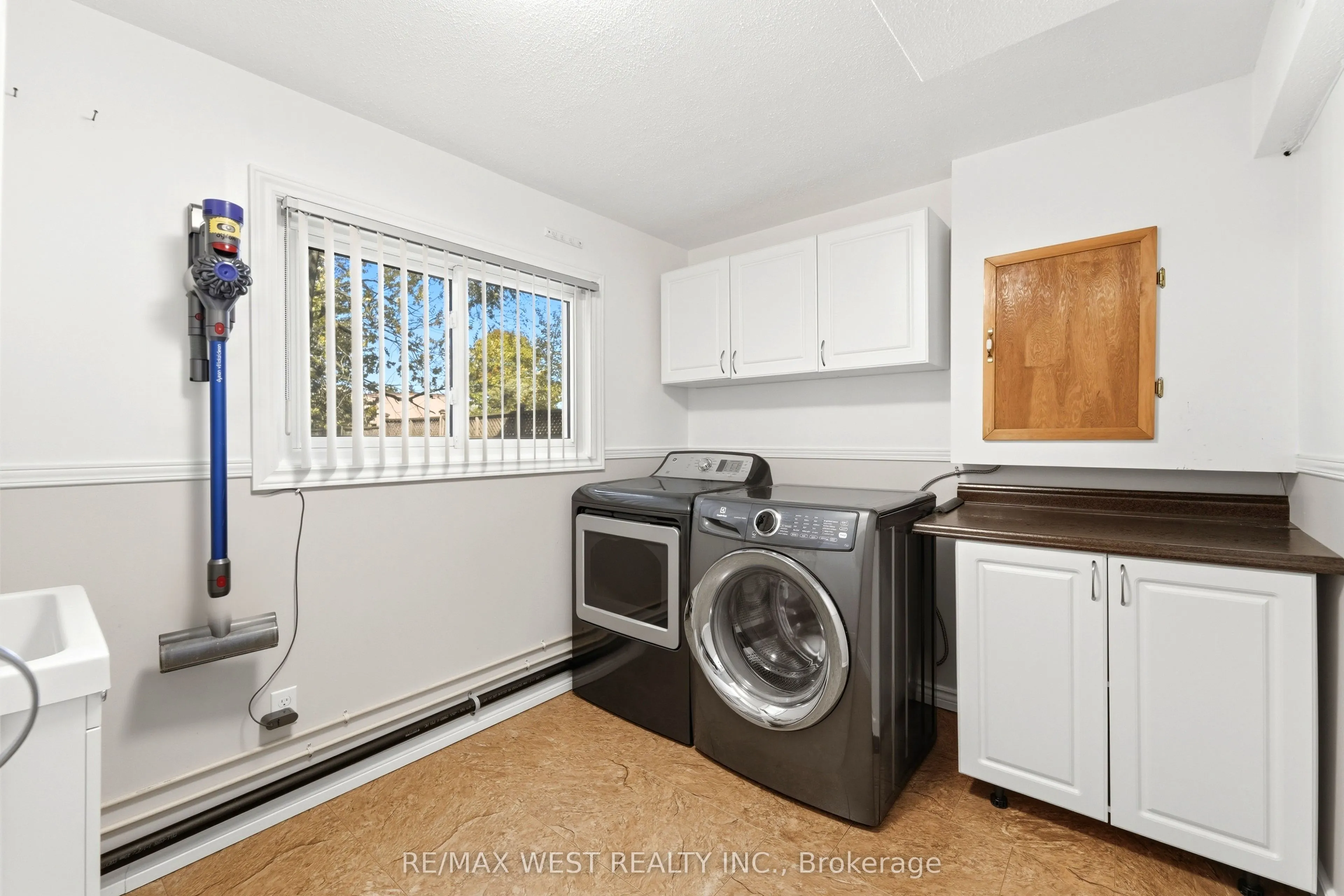 1380 Queen's Boulevard