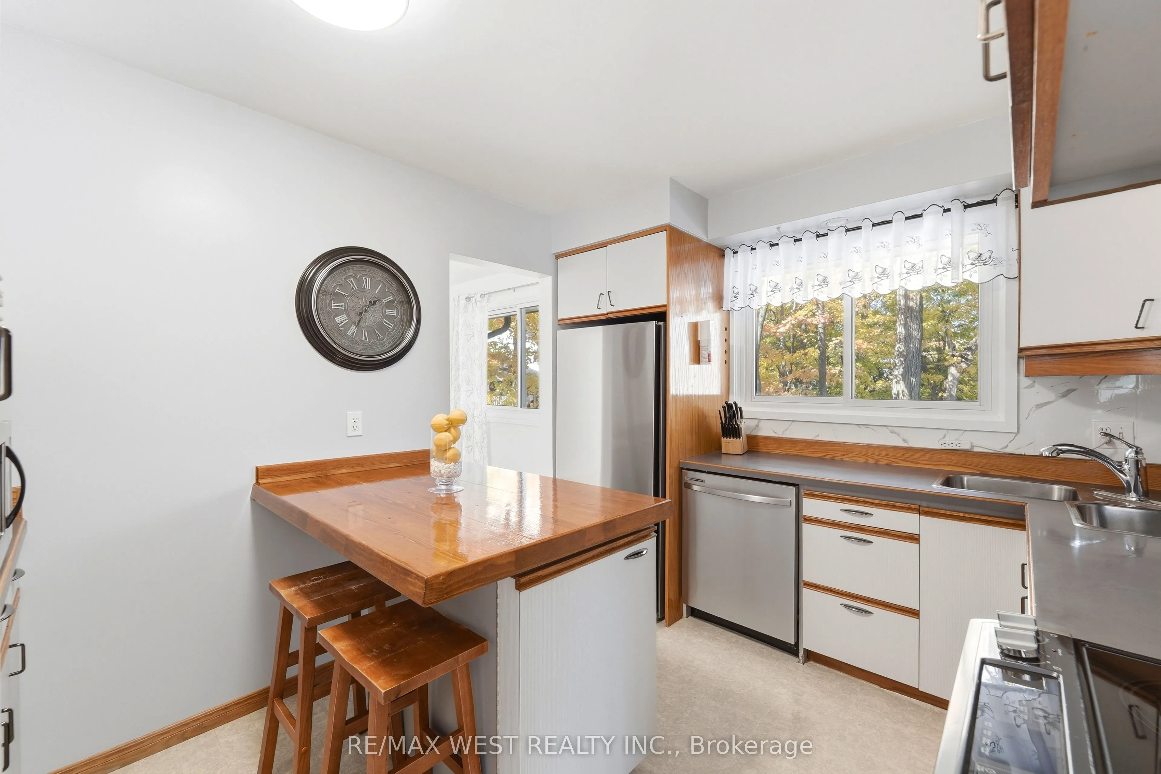 1380 Queen's Boulevard