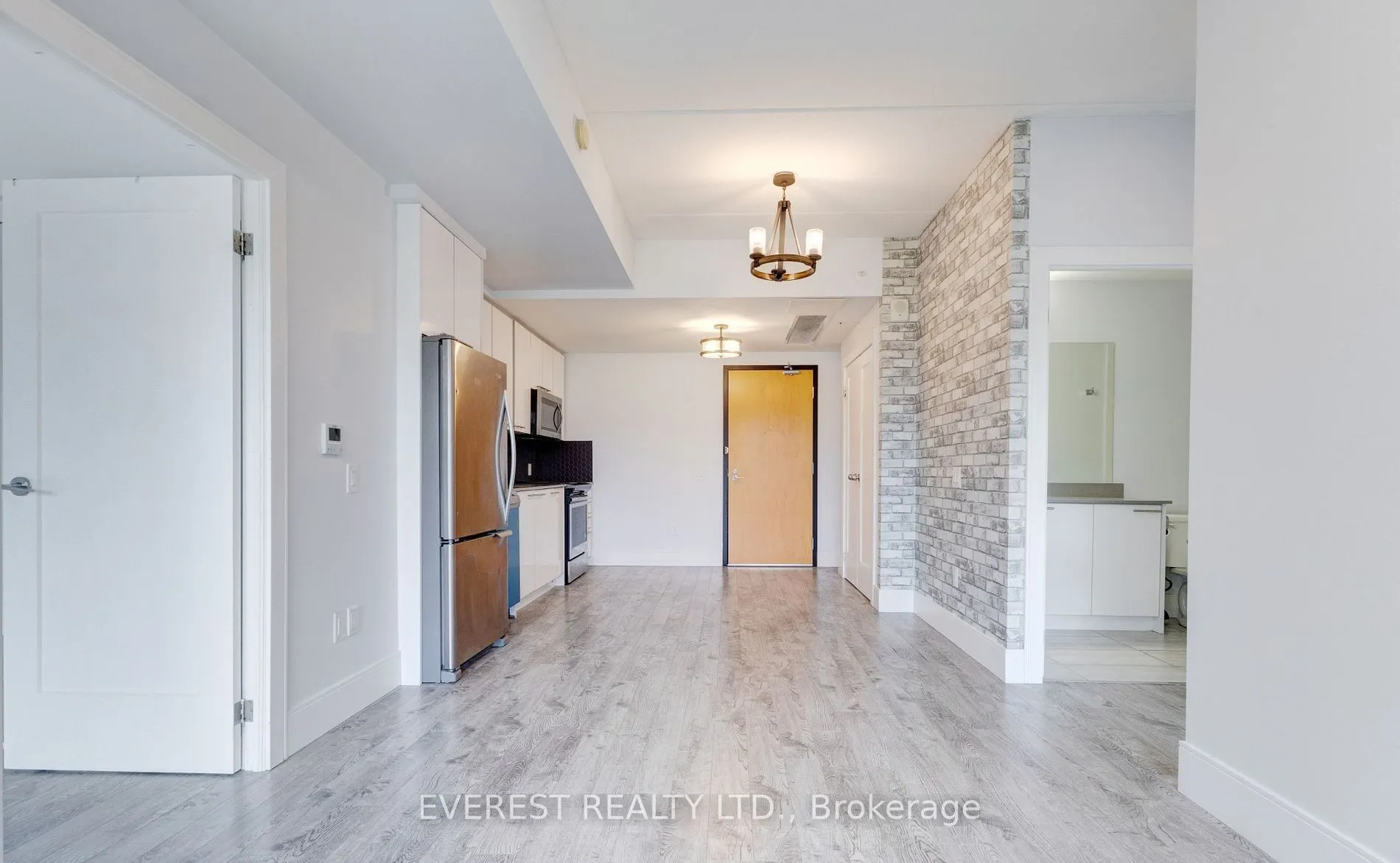 15 Prince Albert Boulevard #305