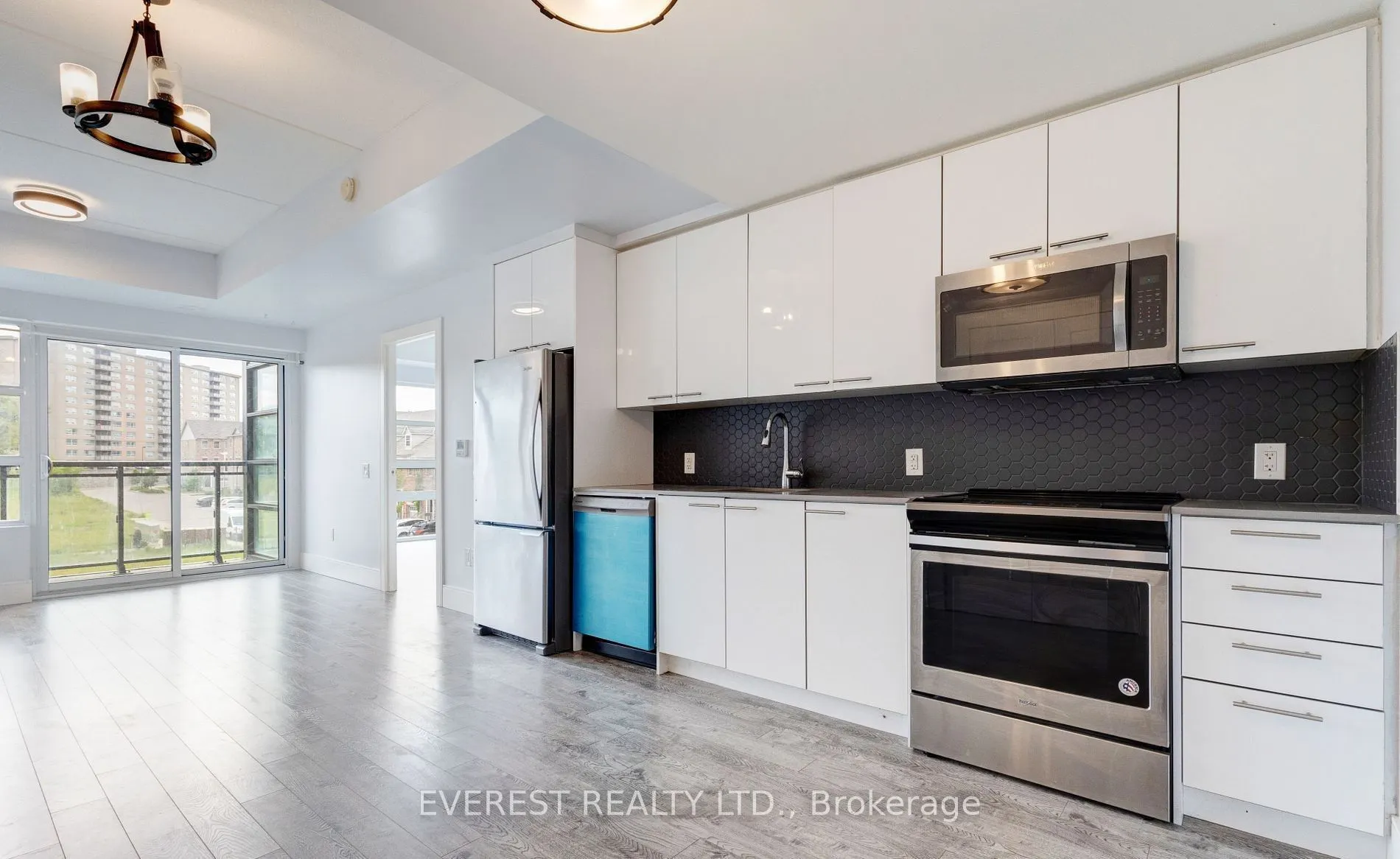 15 Prince Albert Boulevard #305