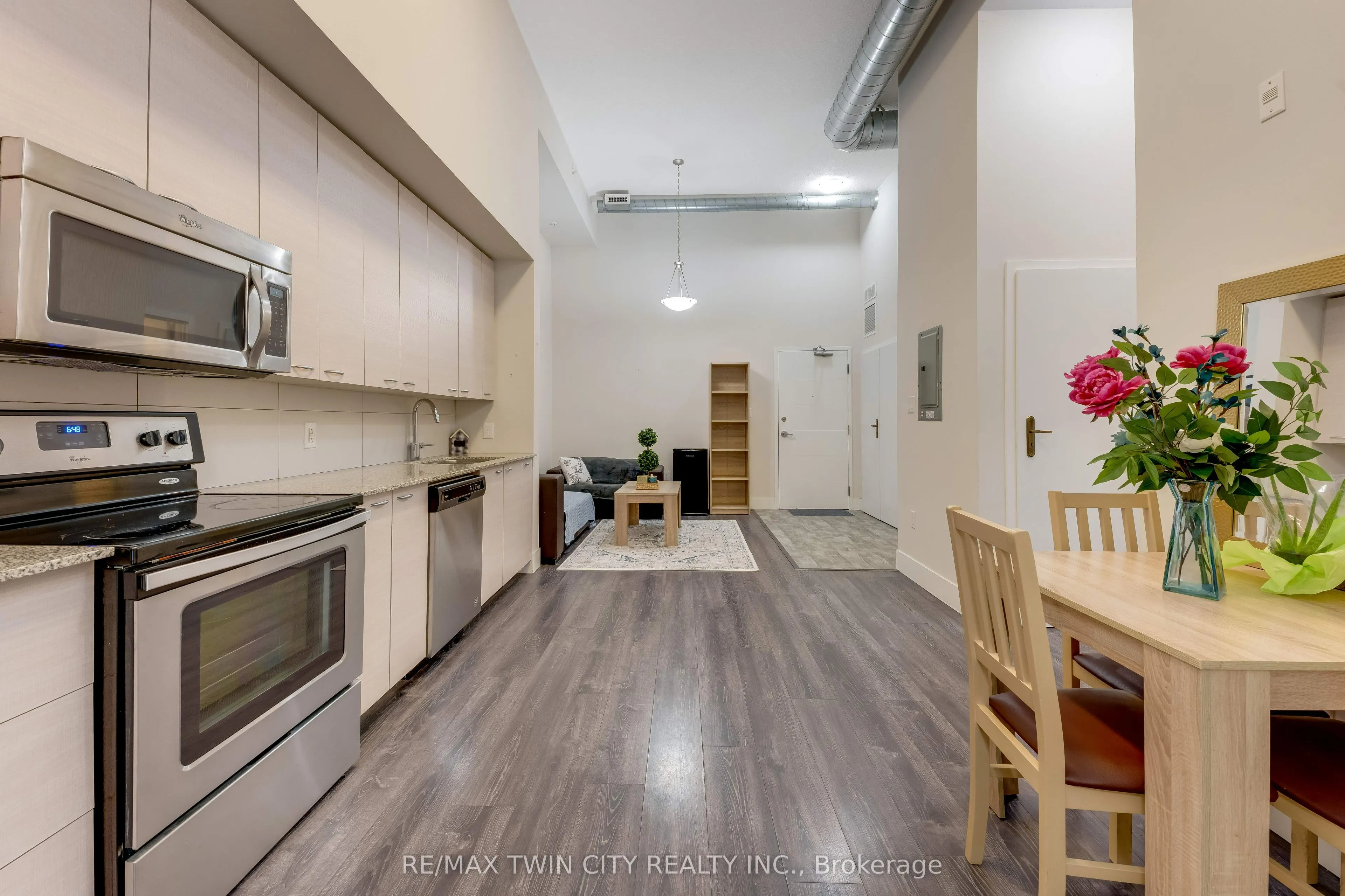 253 Albert Street #103