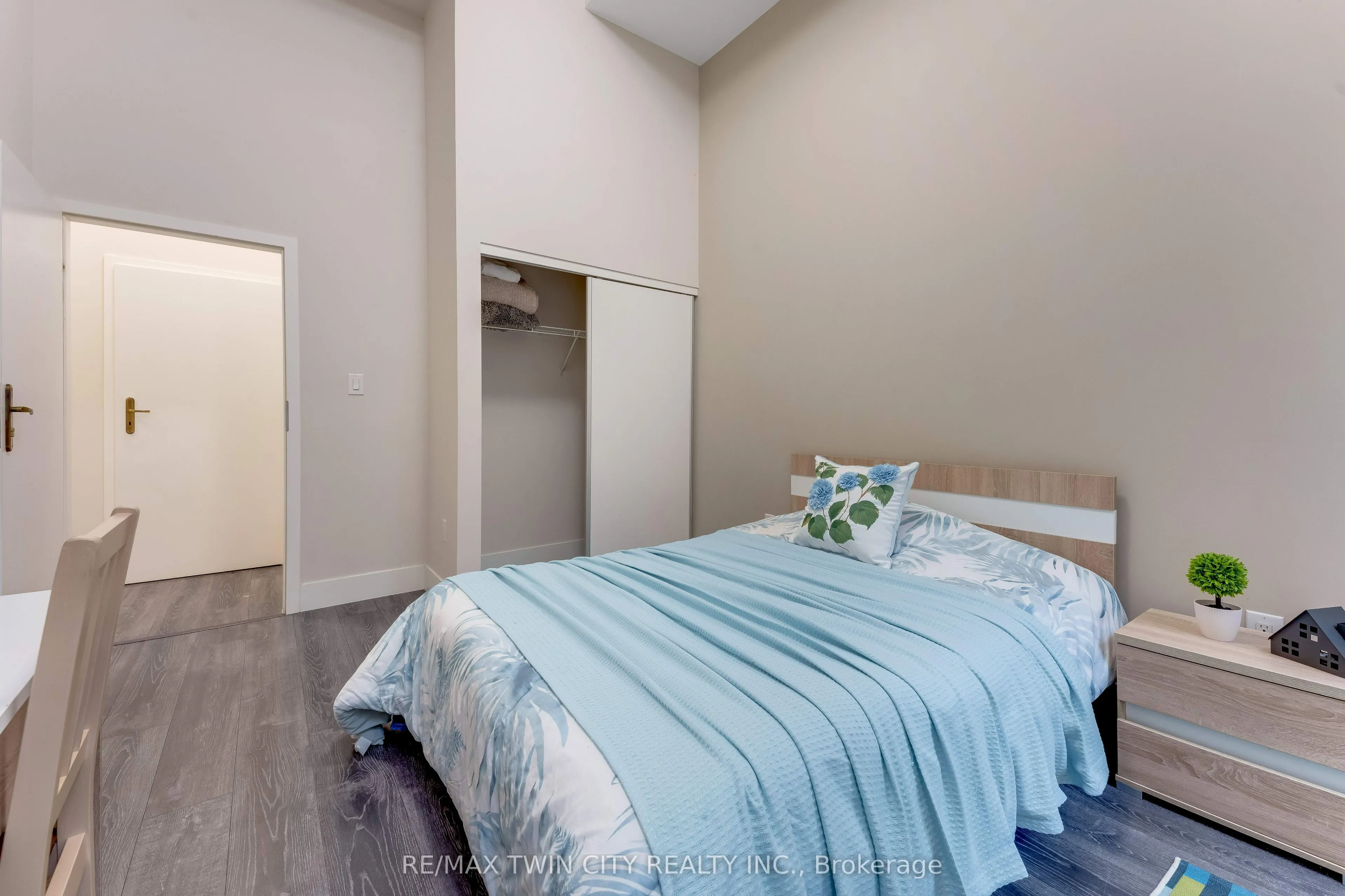 253 Albert Street #103