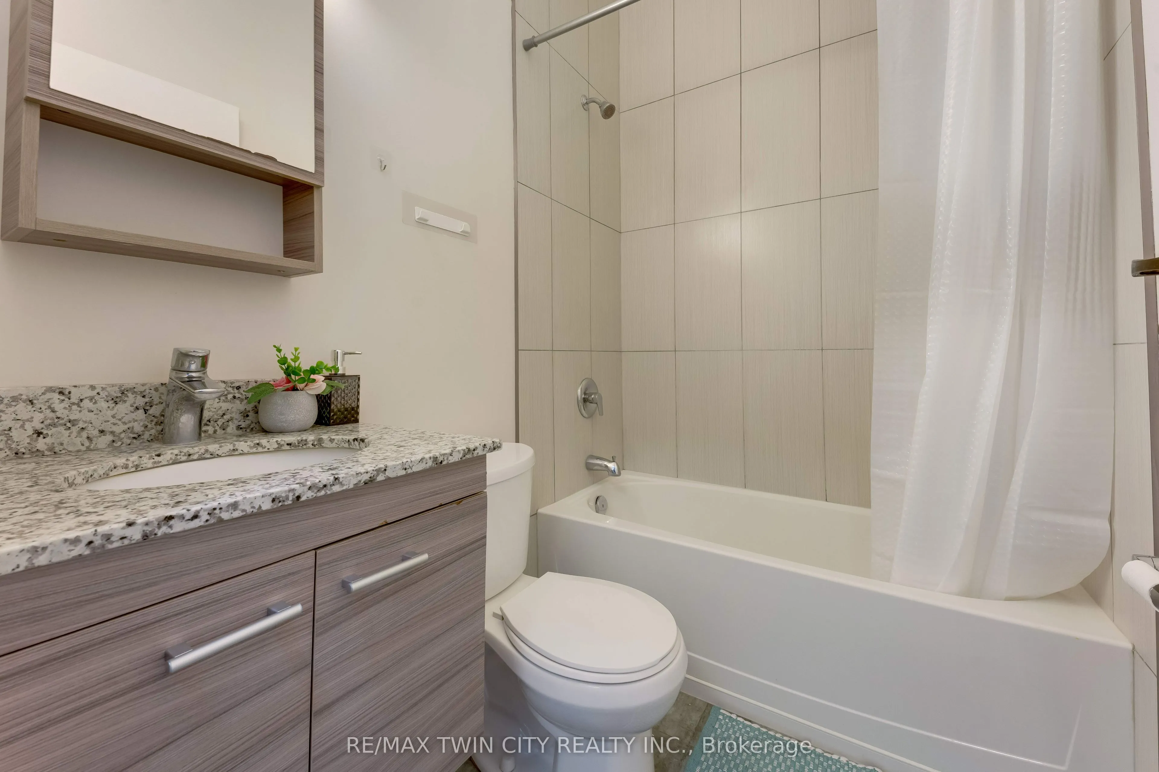 253 Albert Street #103