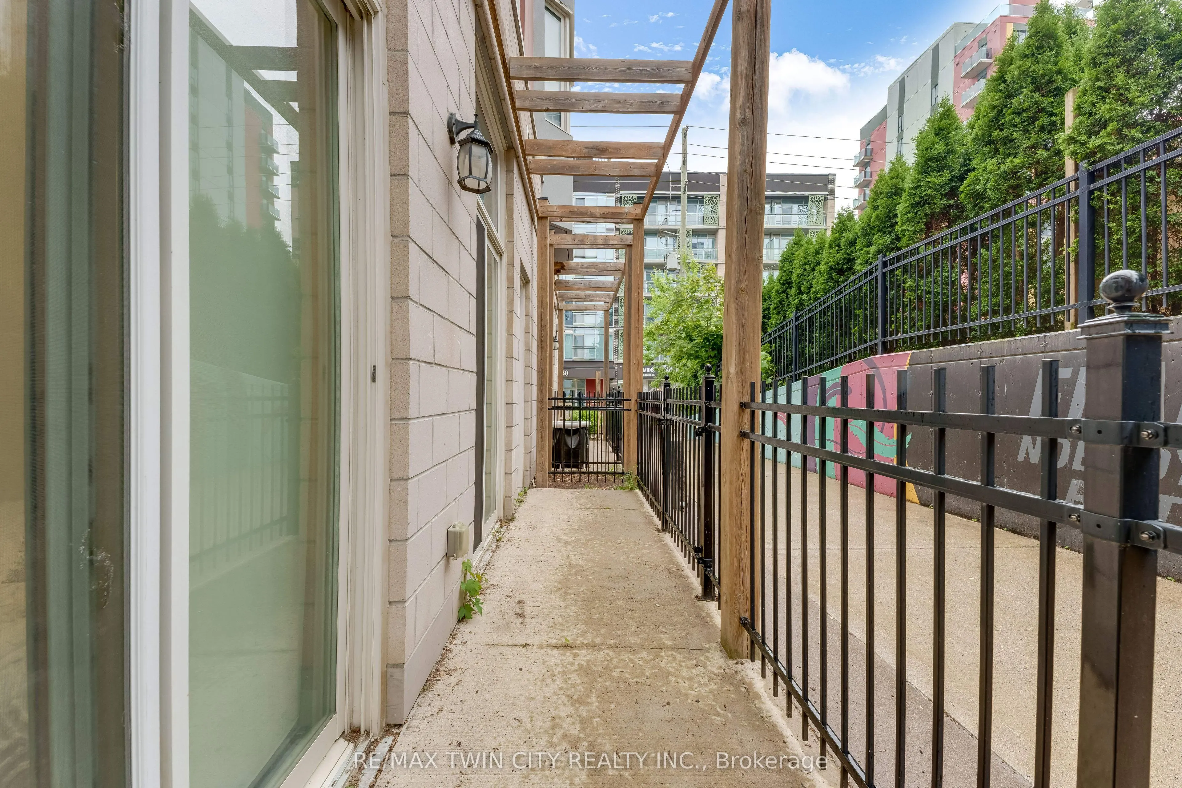 253 Albert Street #103