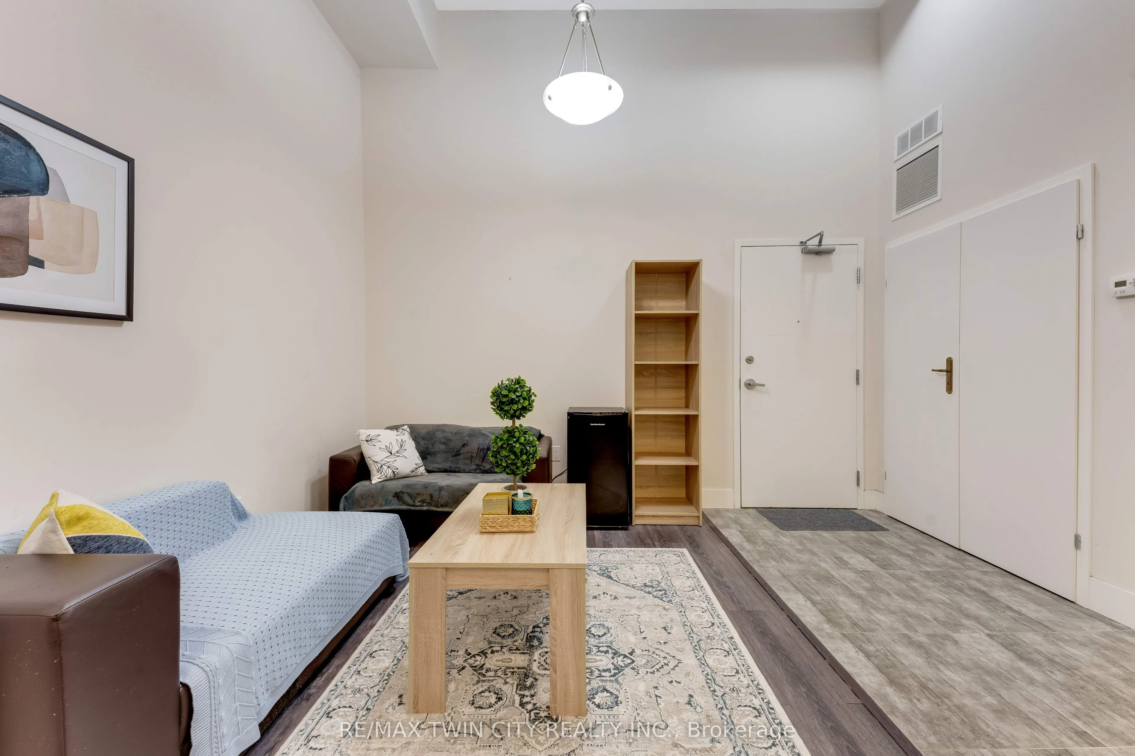 253 Albert Street #103