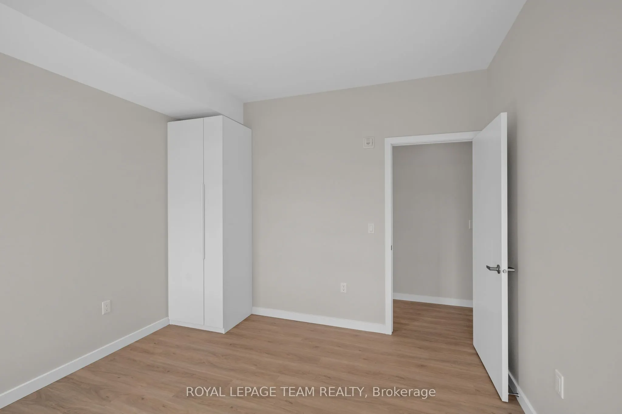 370 Athlone Avenue #202