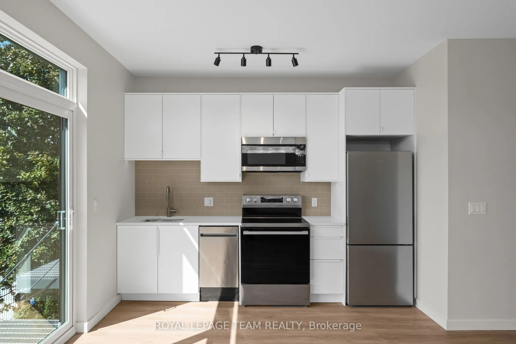370 Athlone Avenue #202
