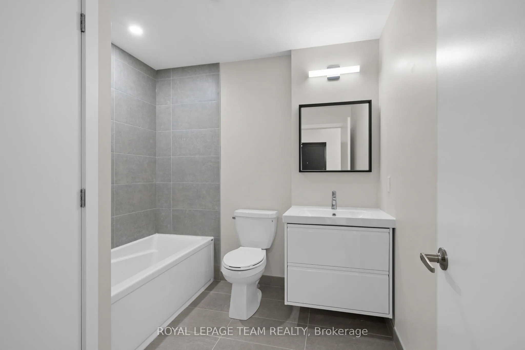 370 Athlone Avenue #202