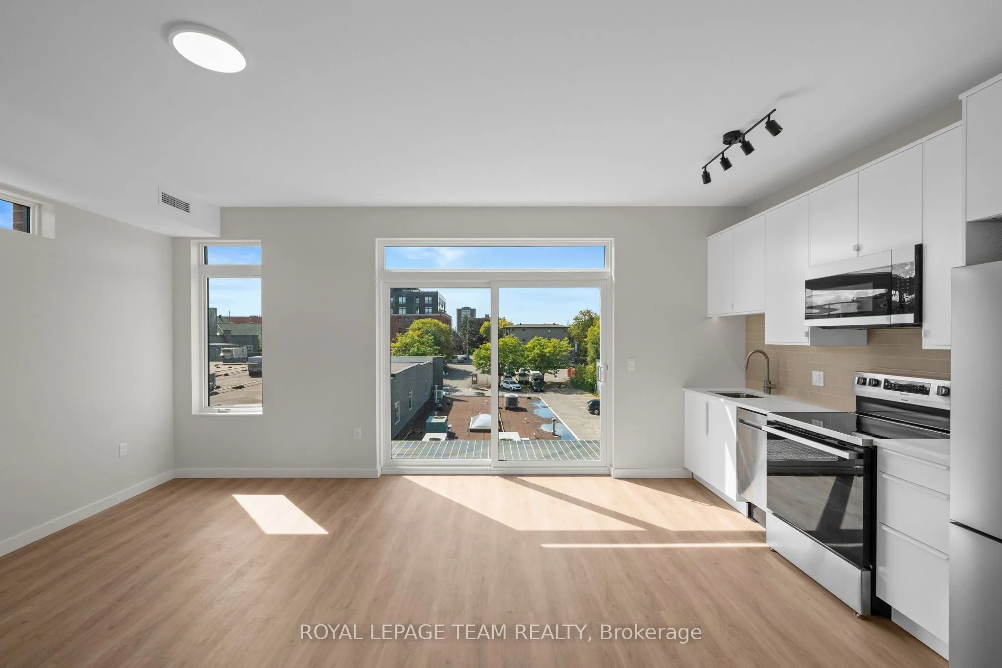 370 Athlone Avenue #202