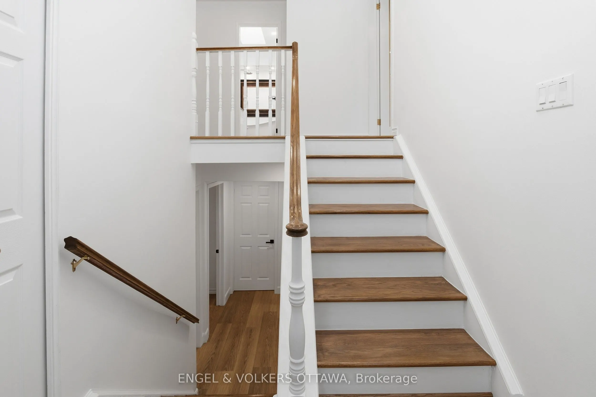 5293 Mclean Crescent