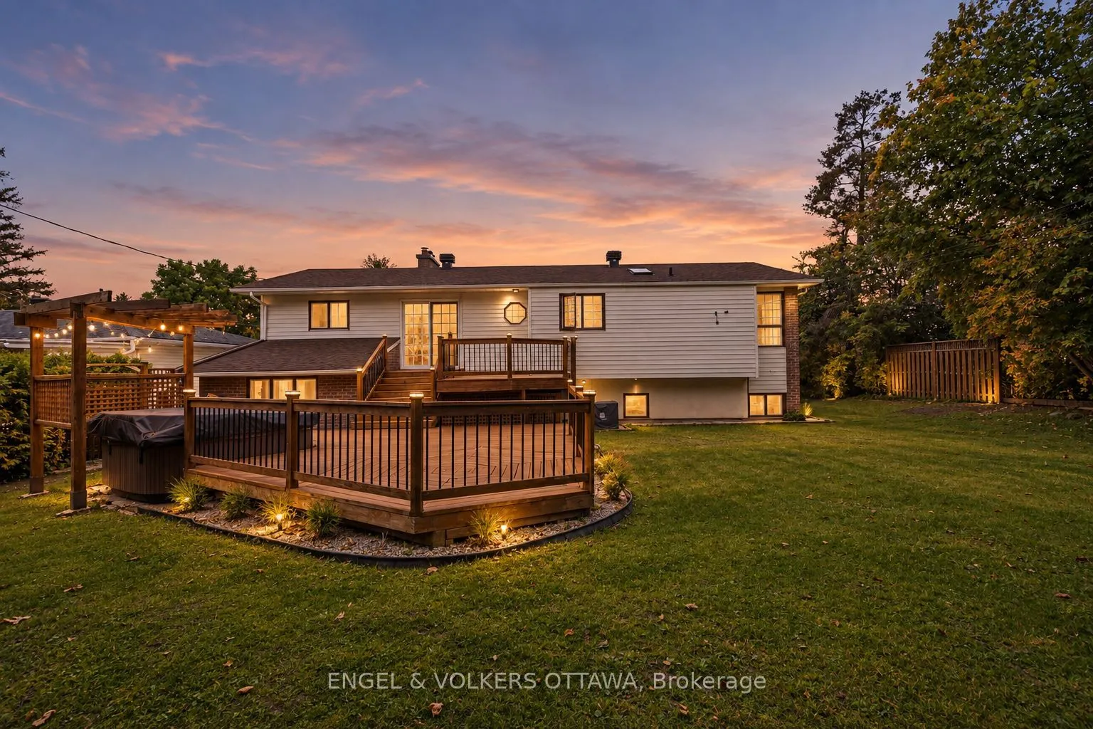 5293 Mclean Crescent