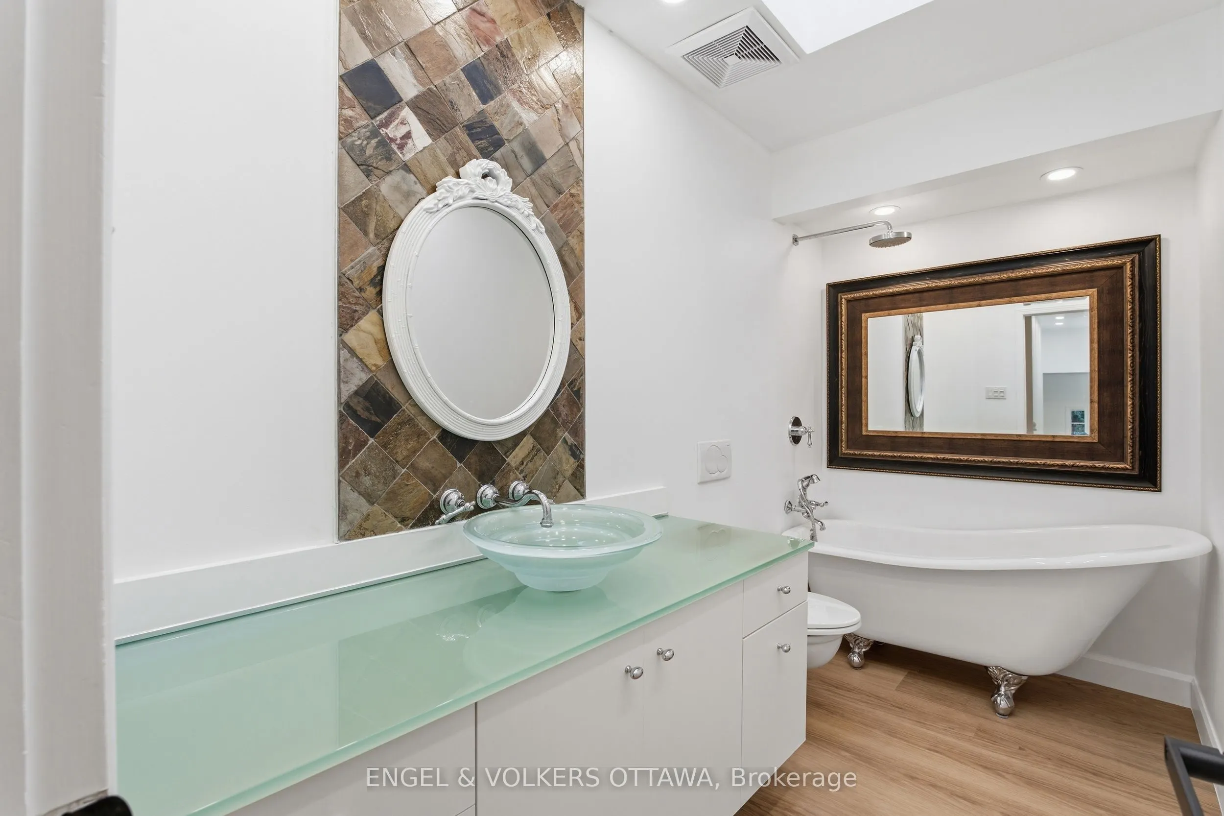 5293 Mclean Crescent