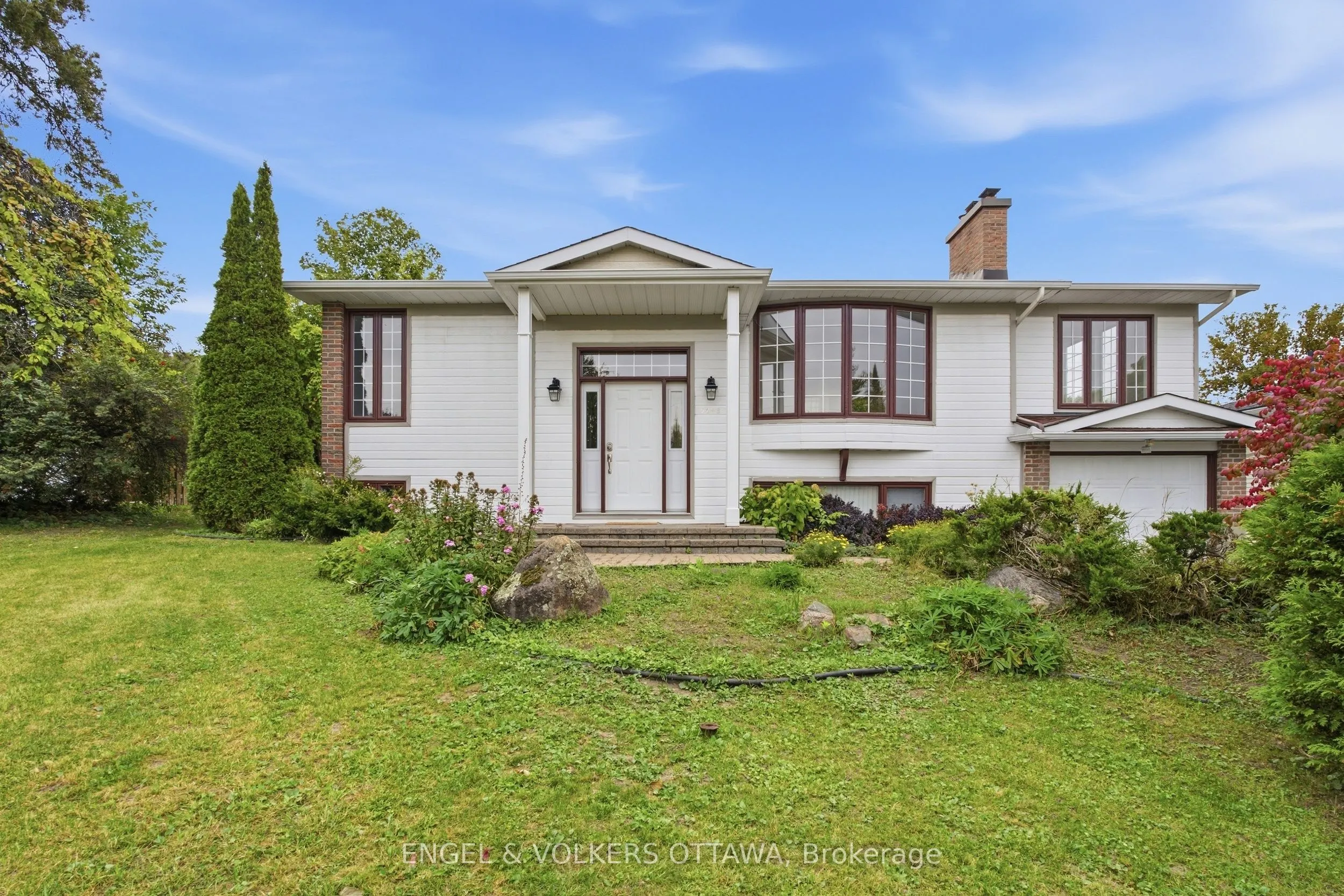 5293 Mclean Crescent
