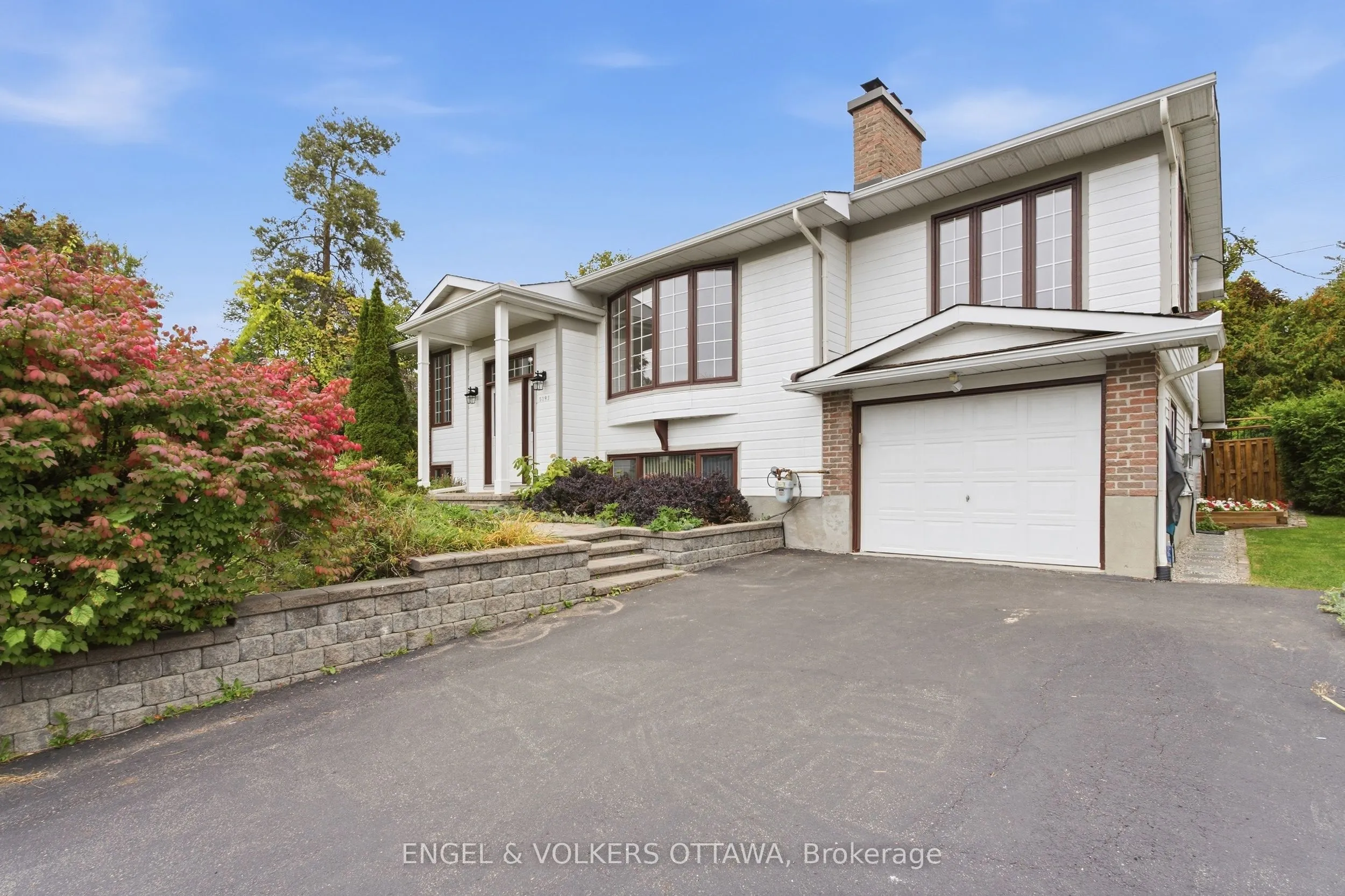 5293 Mclean Crescent
