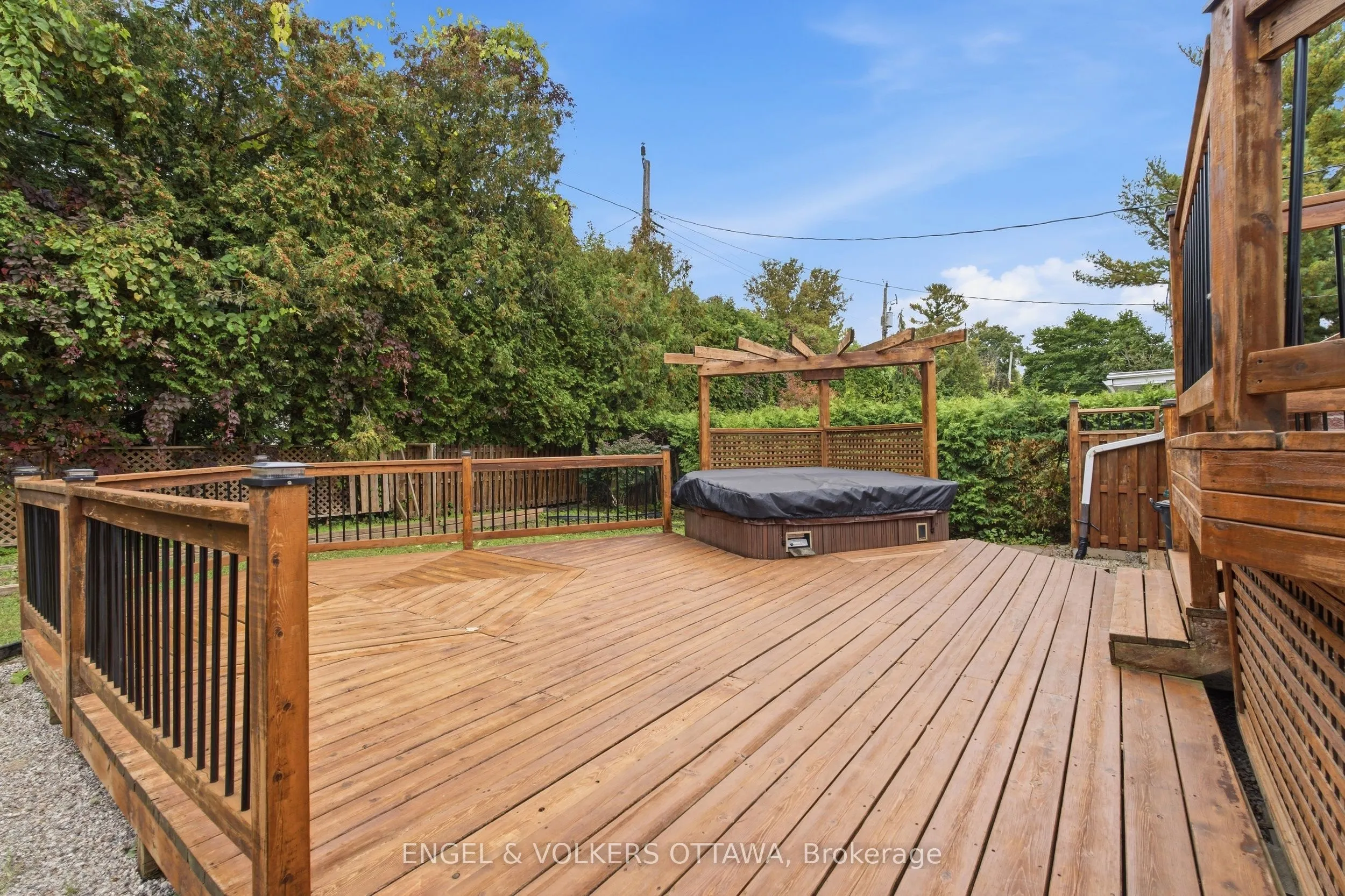 5293 Mclean Crescent