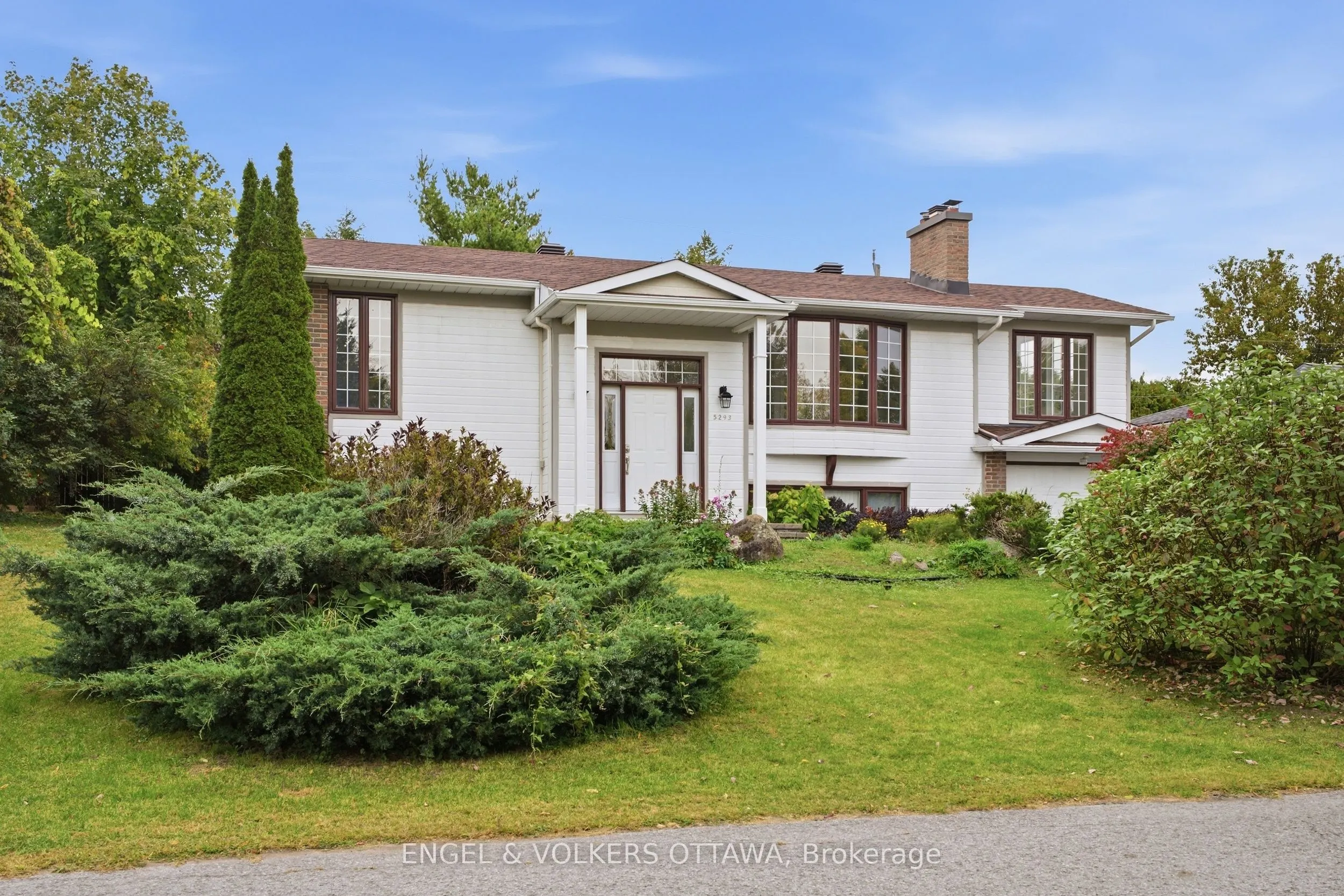 5293 Mclean Crescent