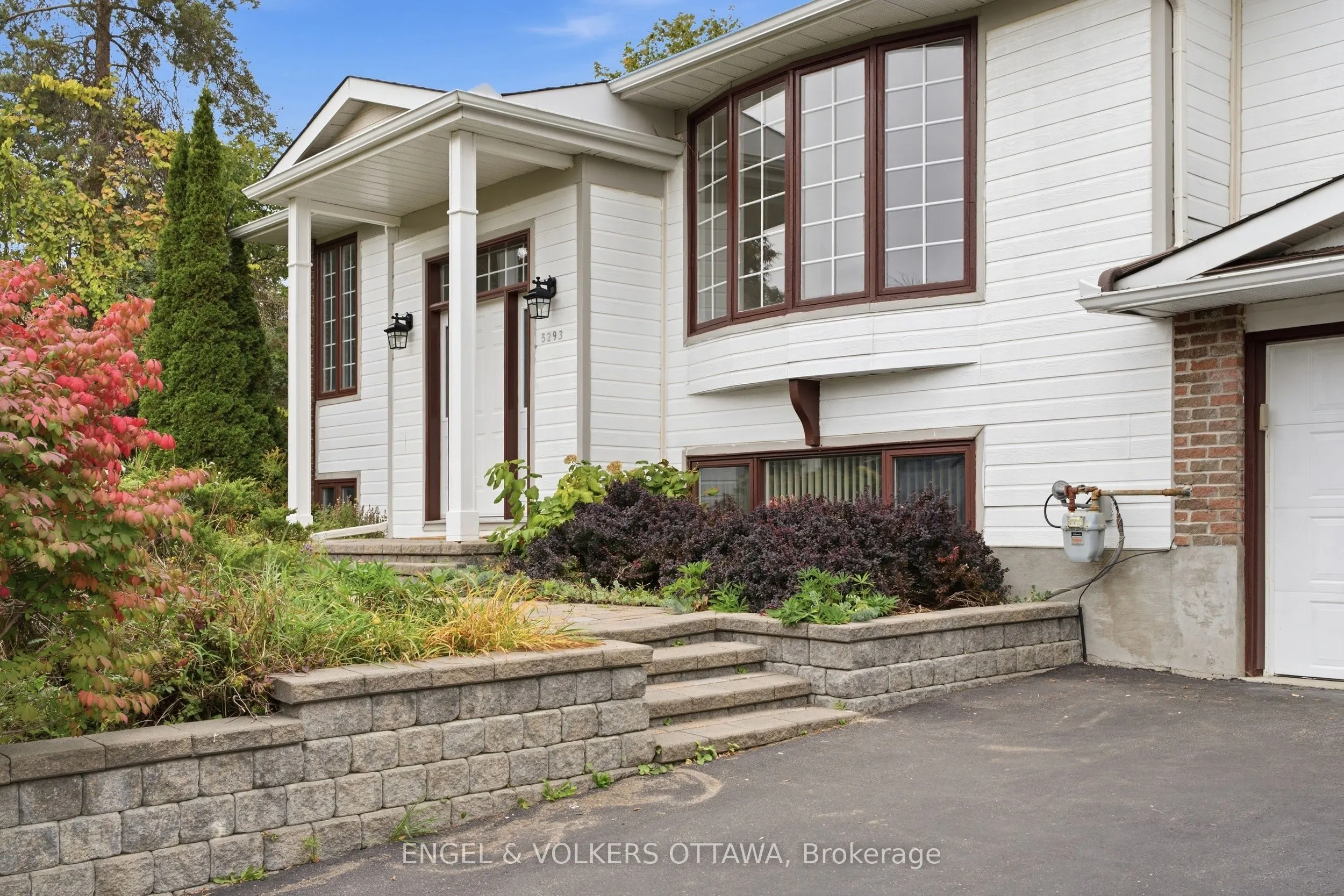 5293 Mclean Crescent