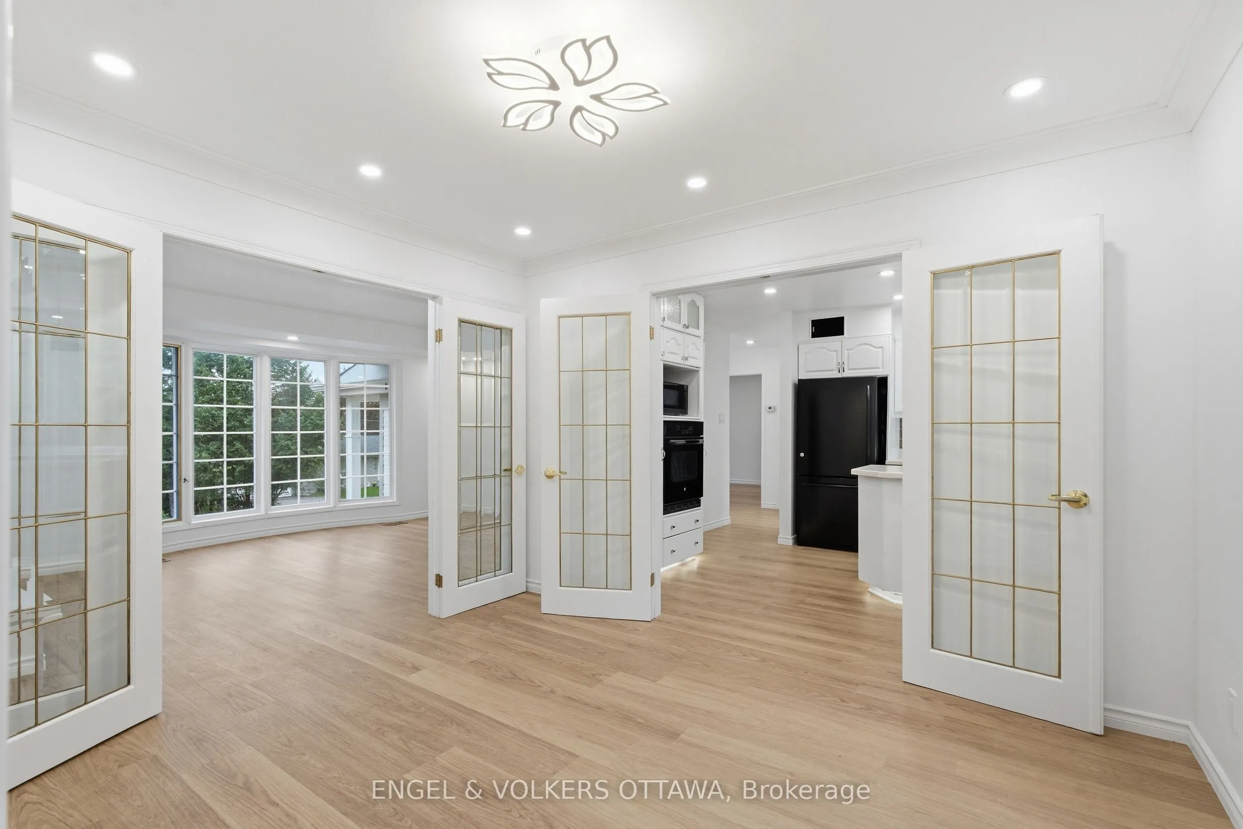 5293 Mclean Crescent