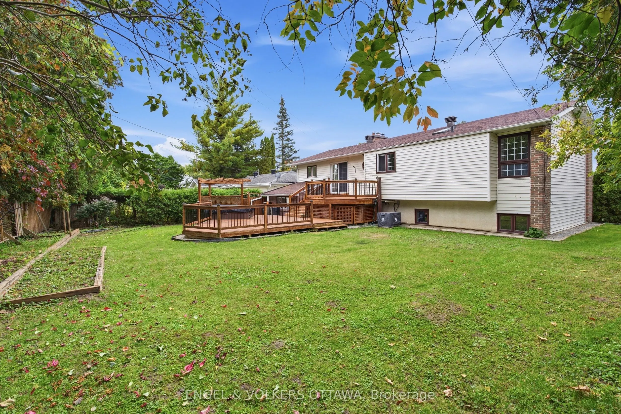 5293 Mclean Crescent