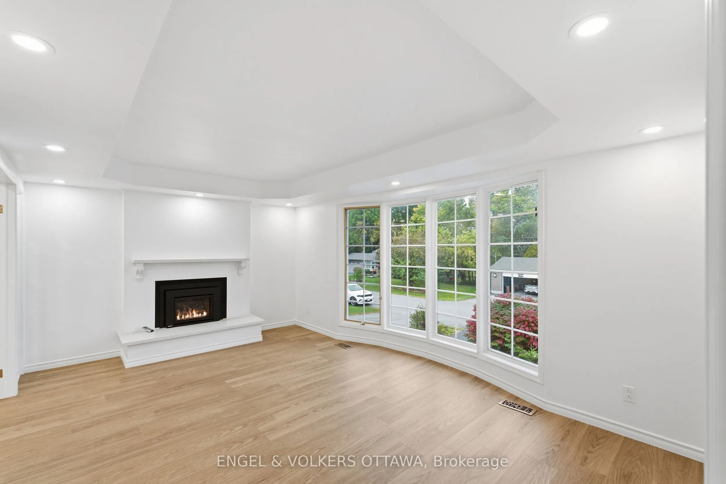 5293 Mclean Crescent