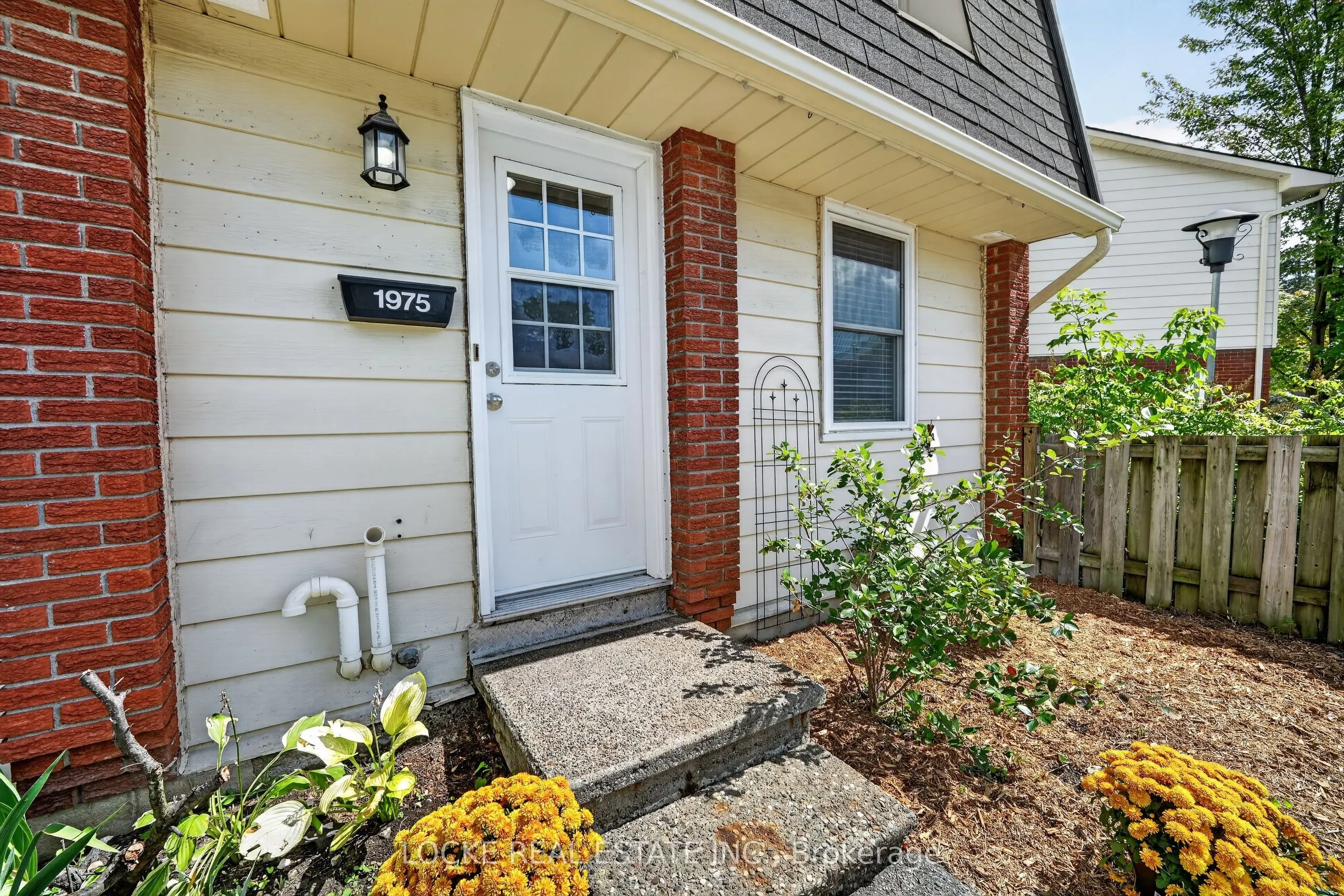 1975 Fairglen Mews #28