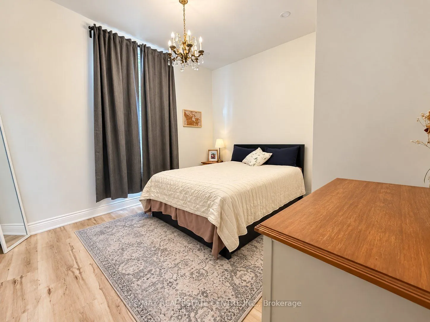 36 London Road W #B