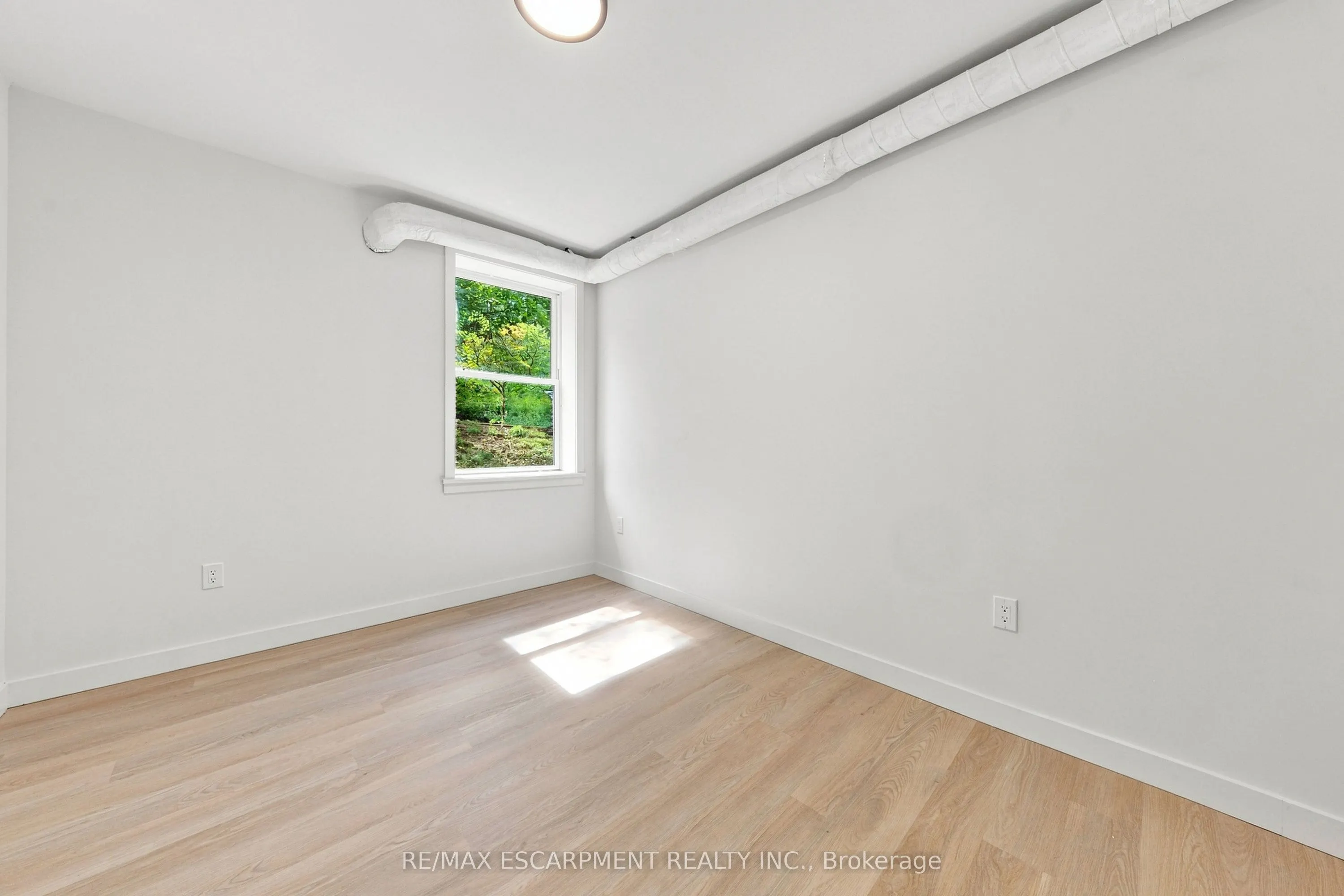 325 James Street S #210
