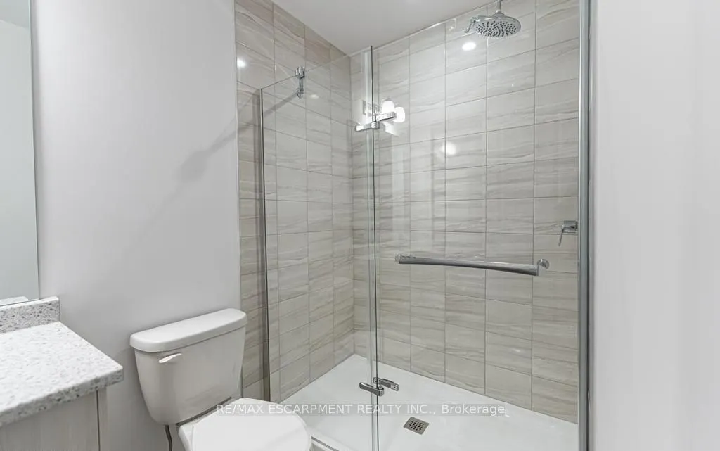 120 COURT Drive #22