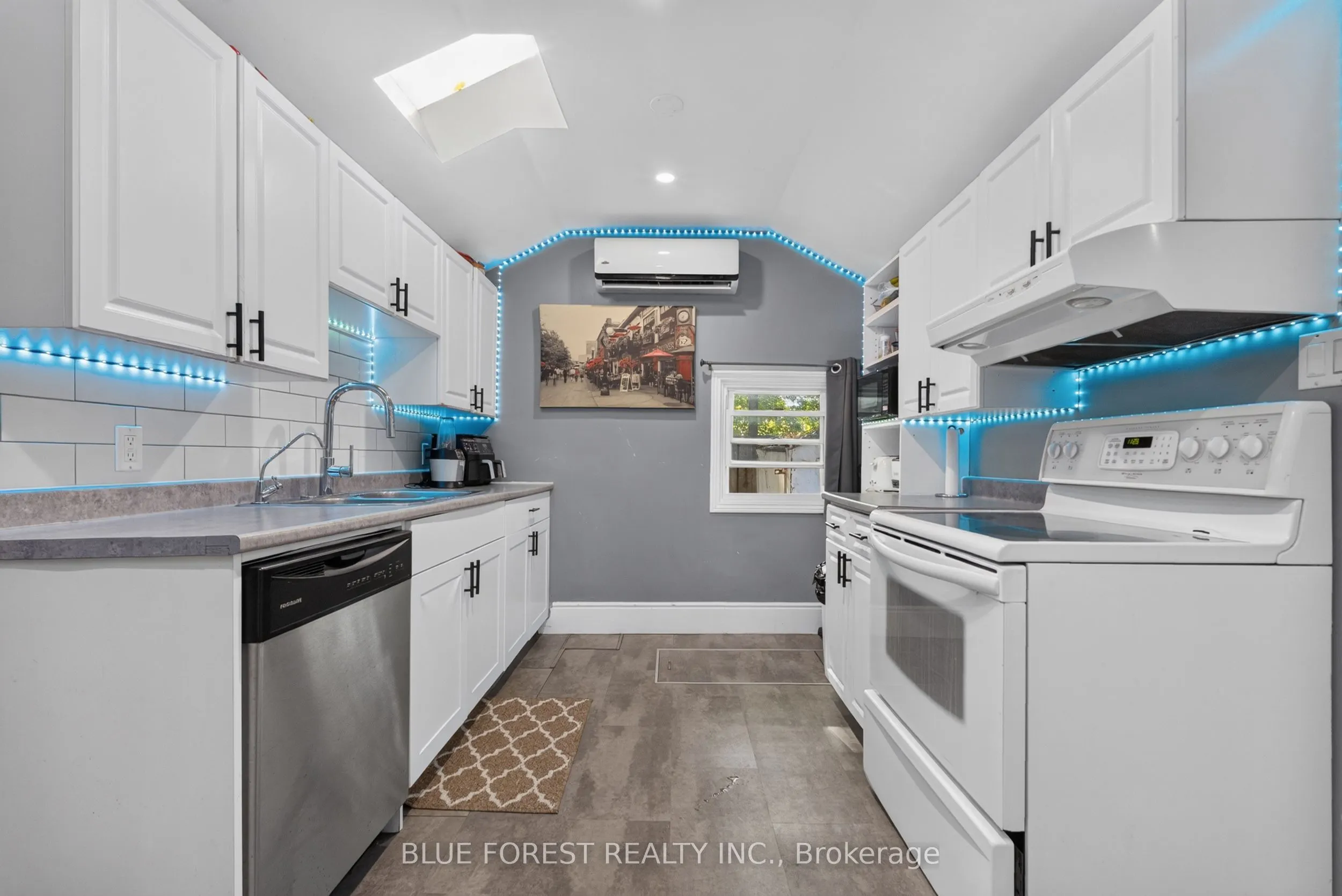 225 Simcoe Street