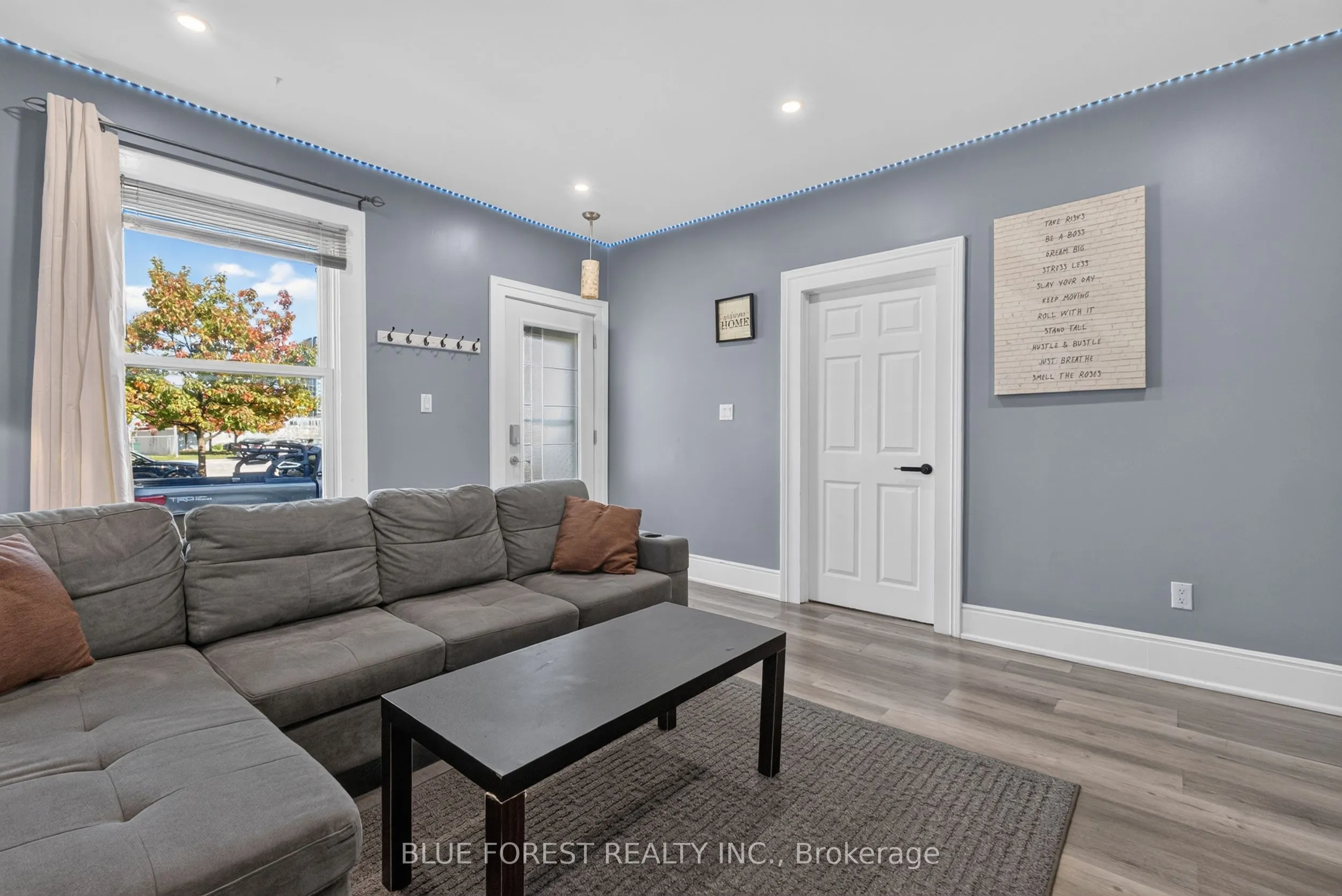225 Simcoe Street