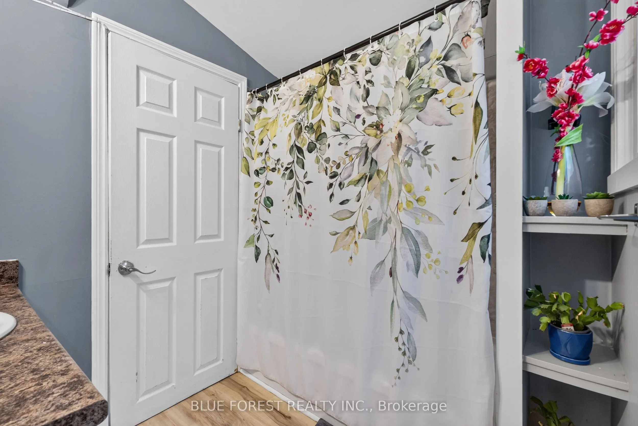 225 Simcoe Street