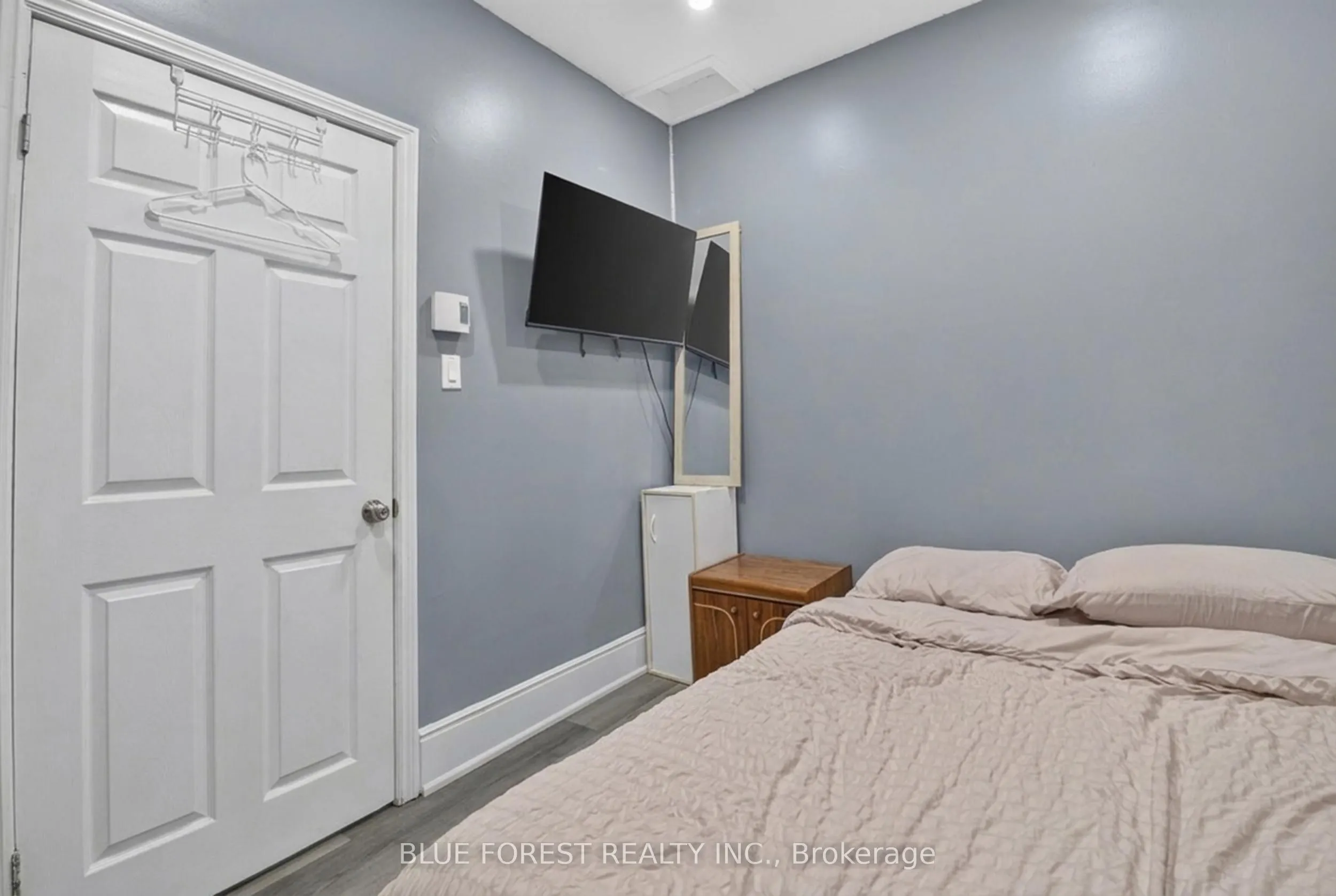 225 Simcoe Street