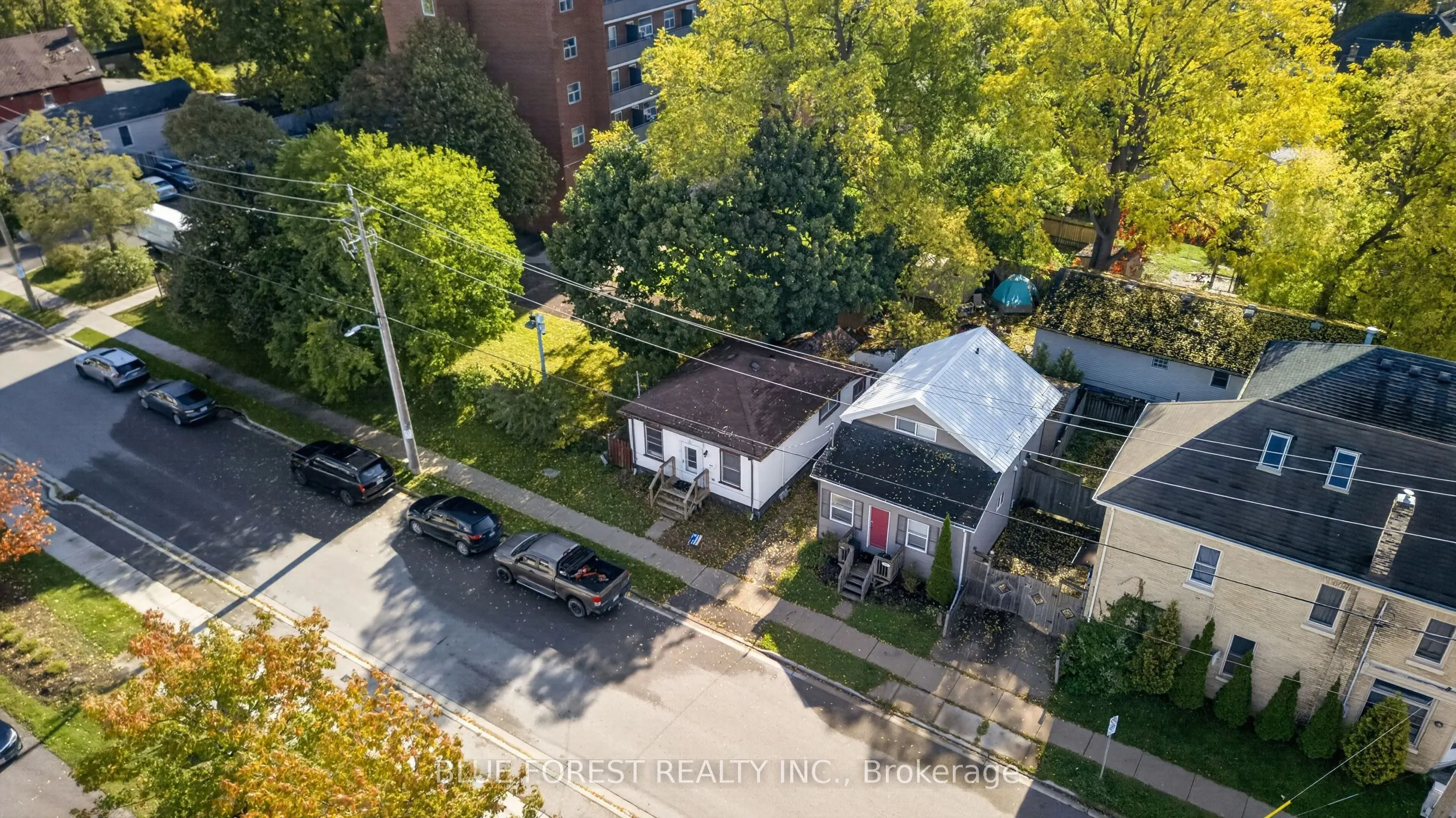 225 Simcoe Street