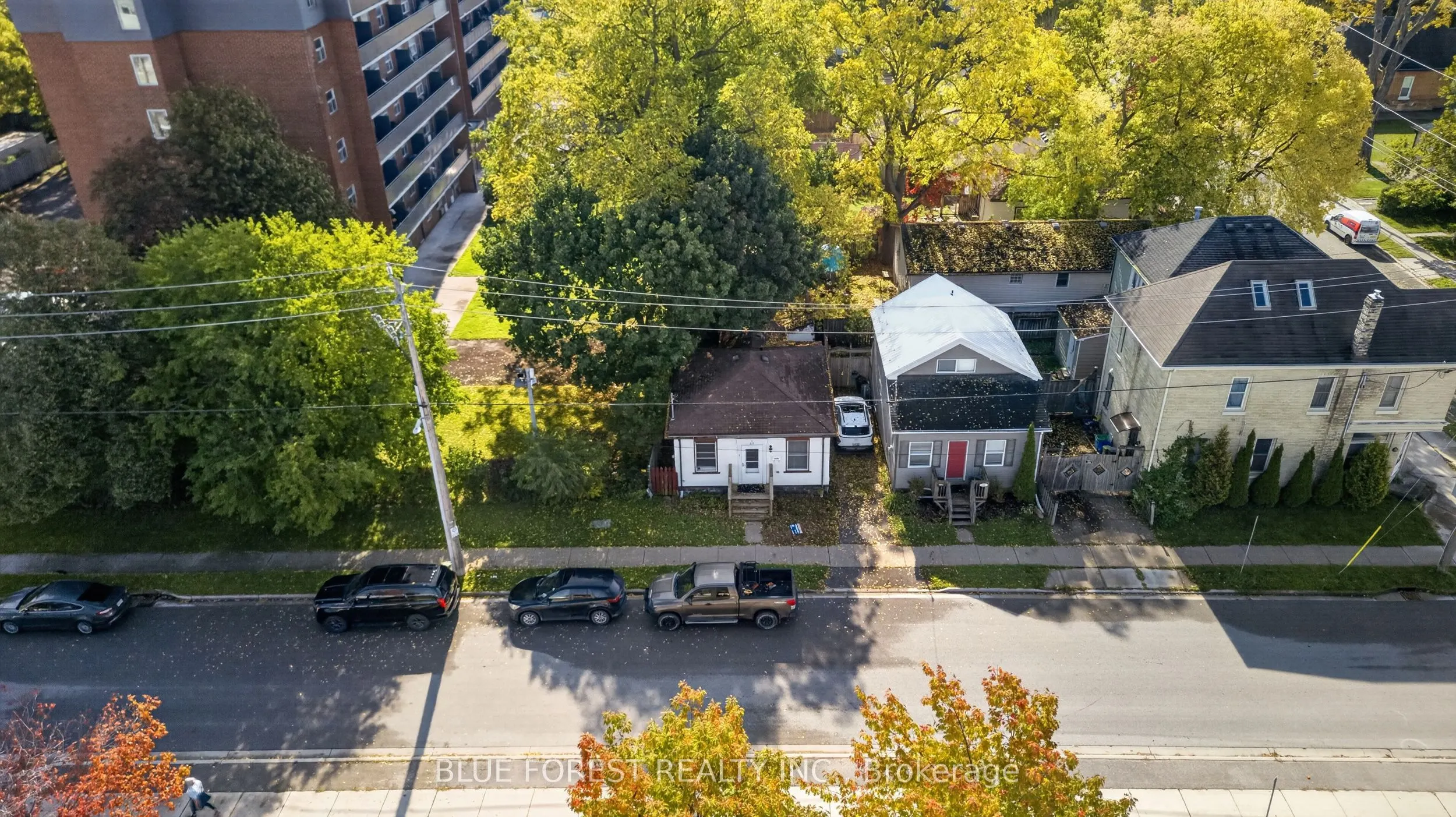 225 Simcoe Street