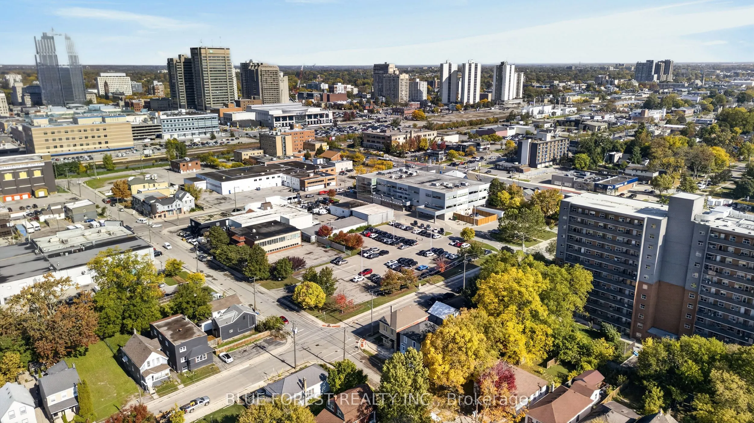 225 Simcoe Street