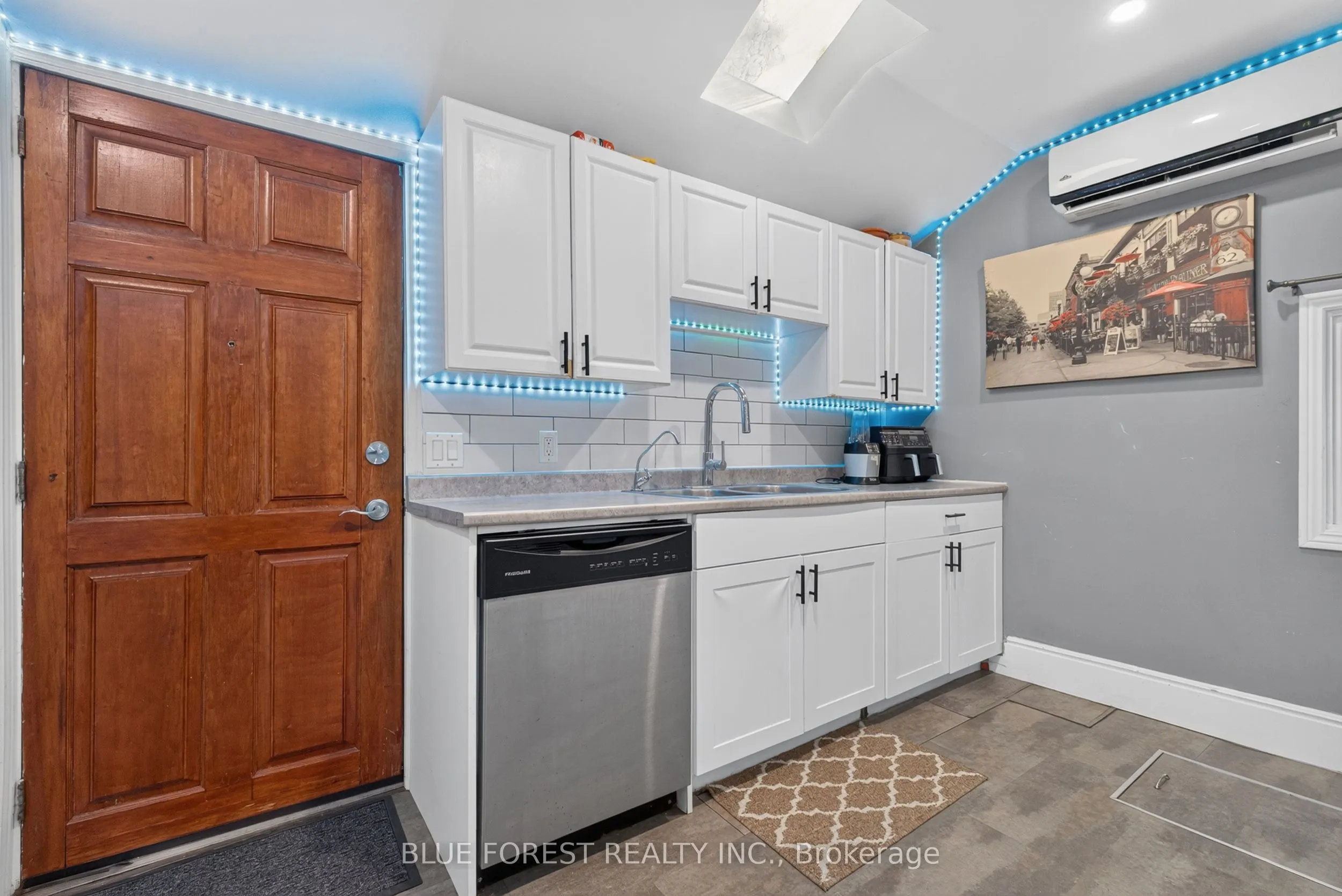 225 Simcoe Street