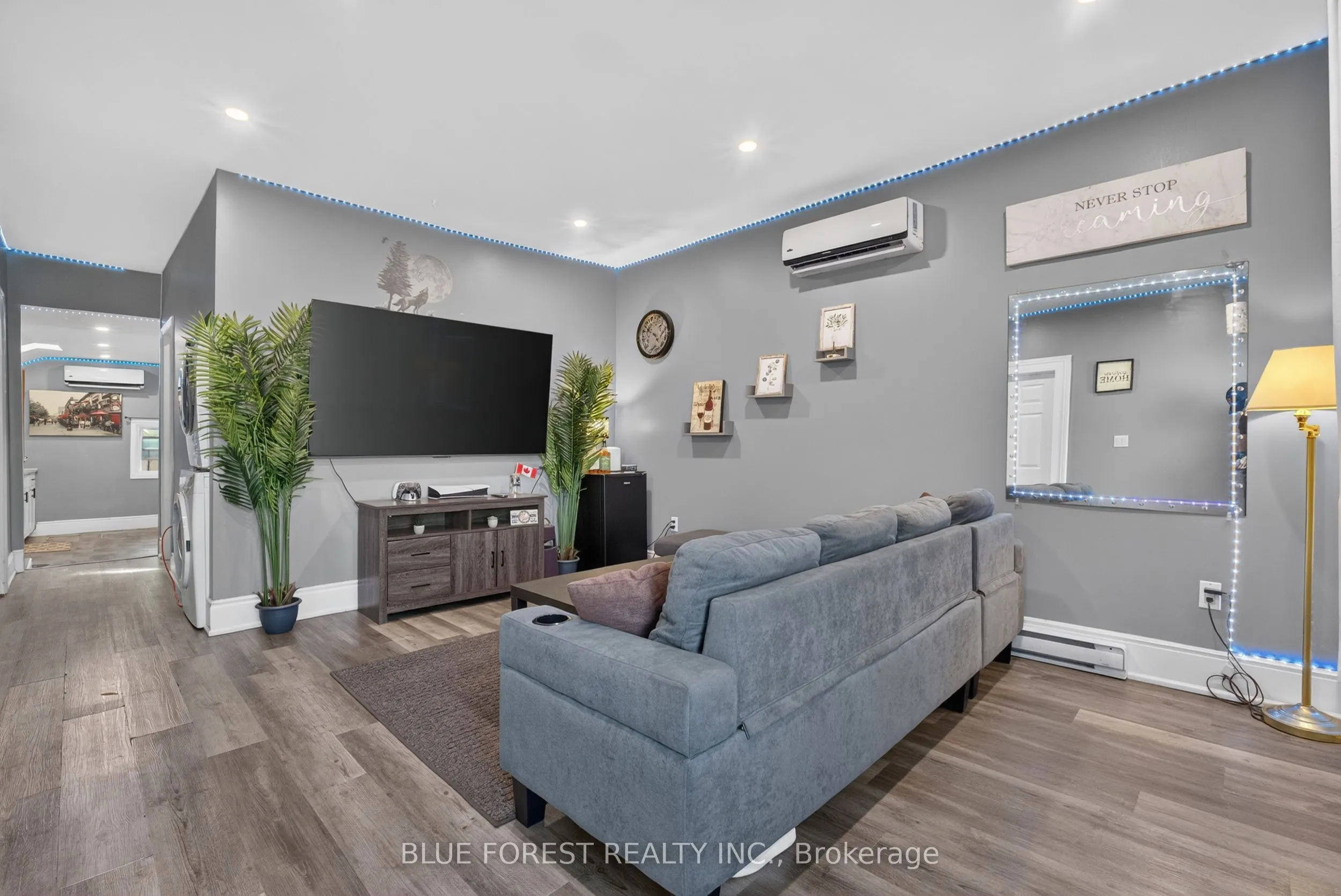 225 Simcoe Street