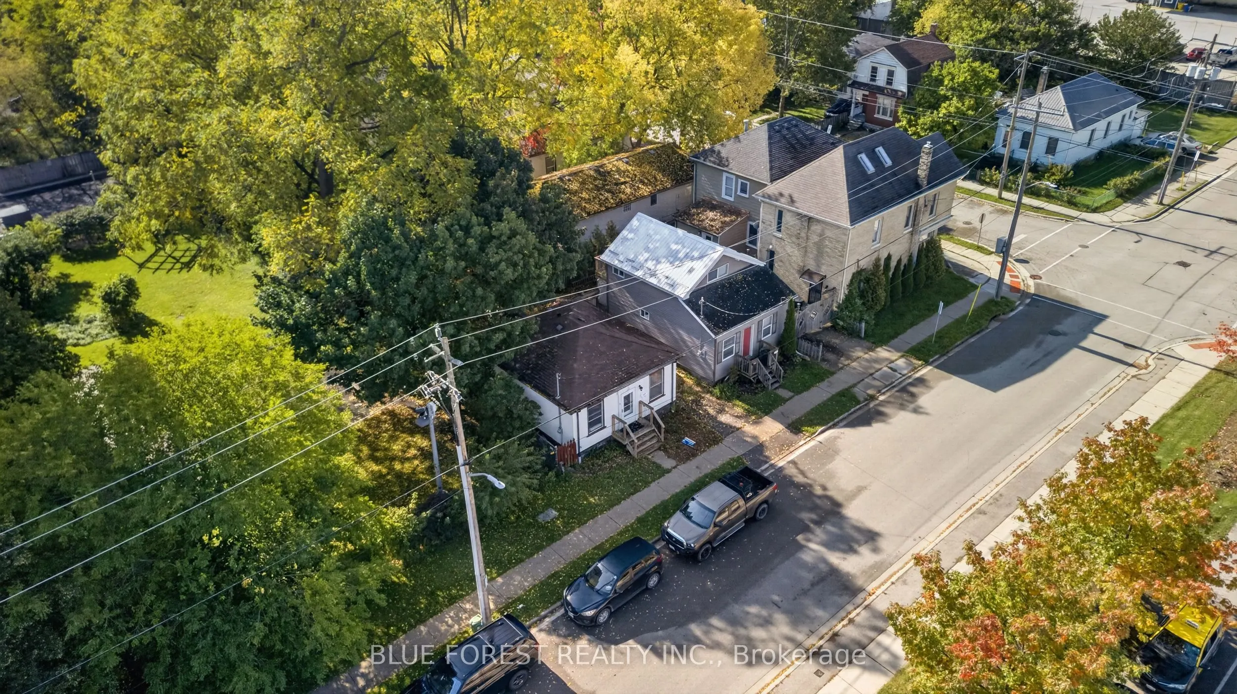 225 Simcoe Street