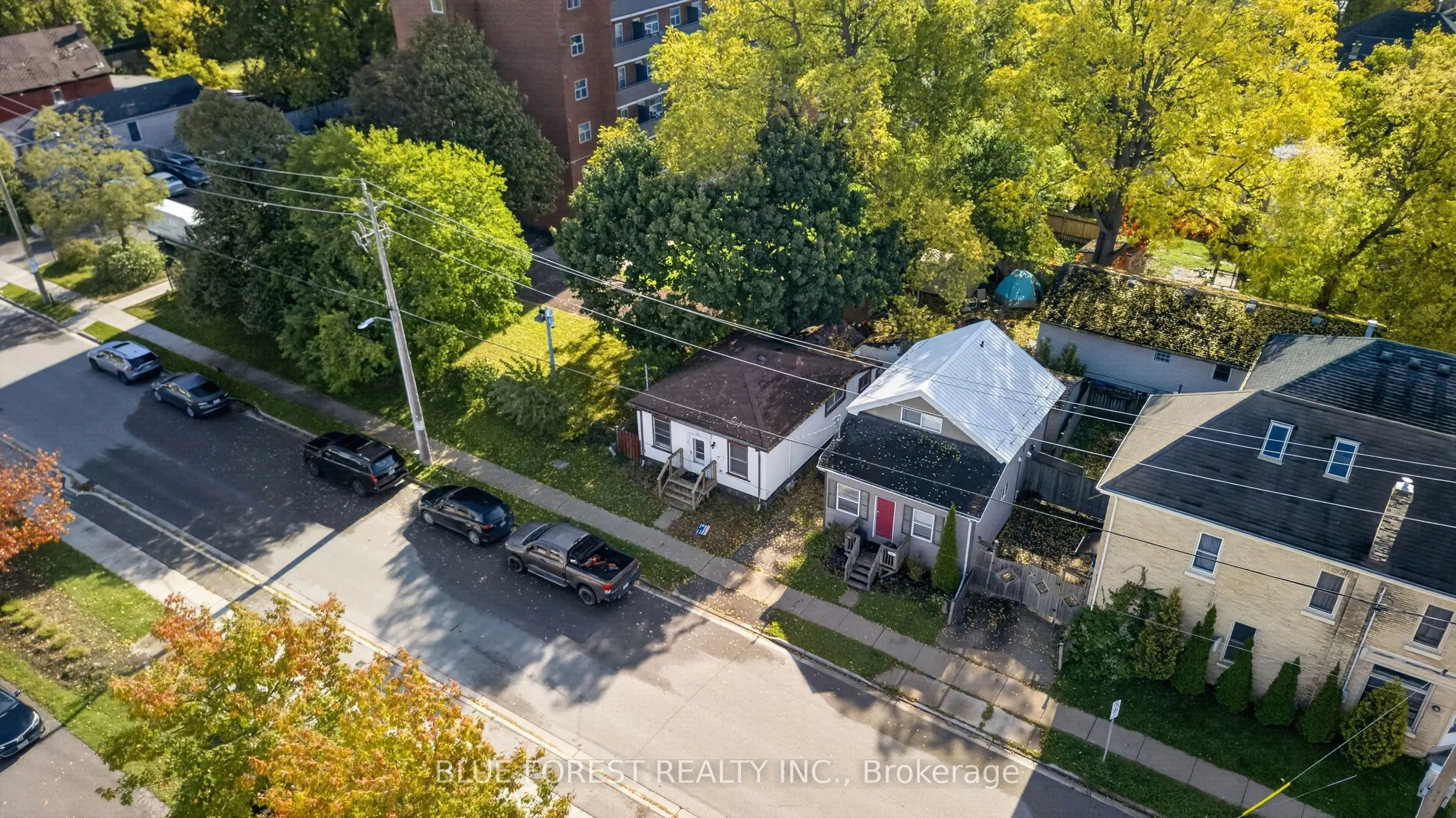 225 Simcoe Street