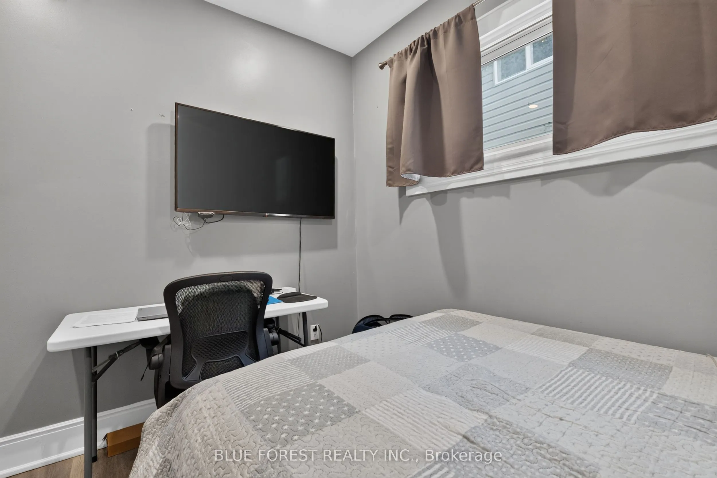 225 Simcoe Street