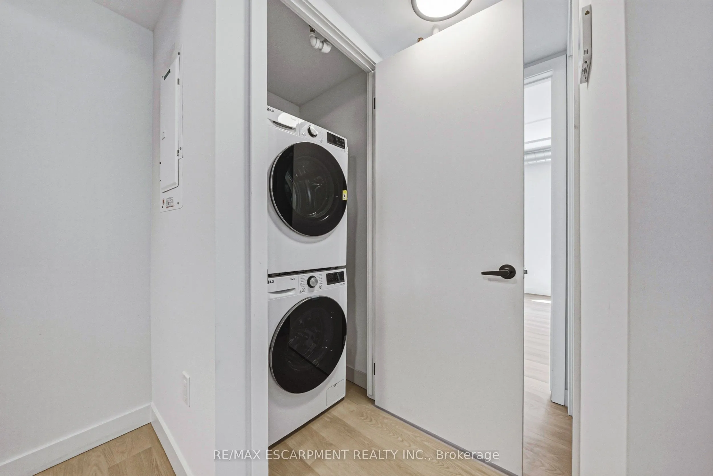325 James Street S #308