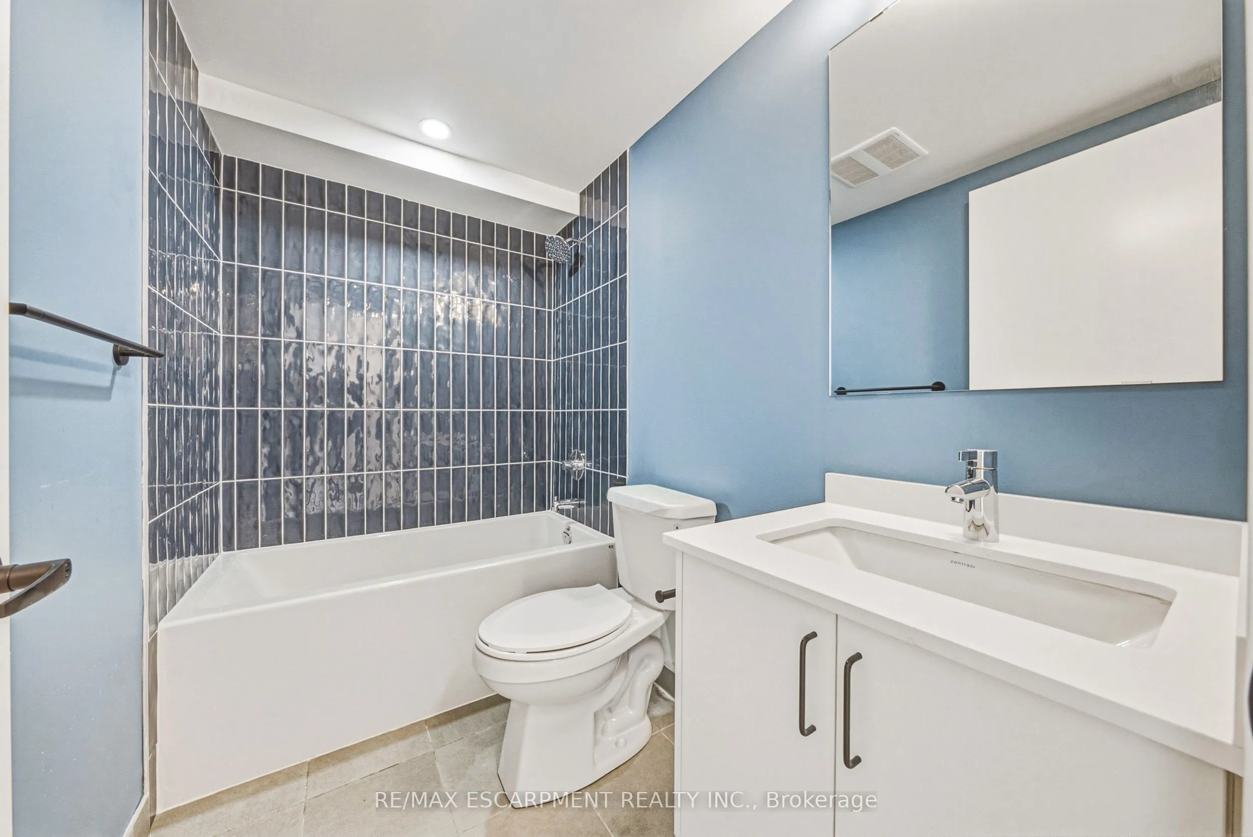 325 James Street S #308