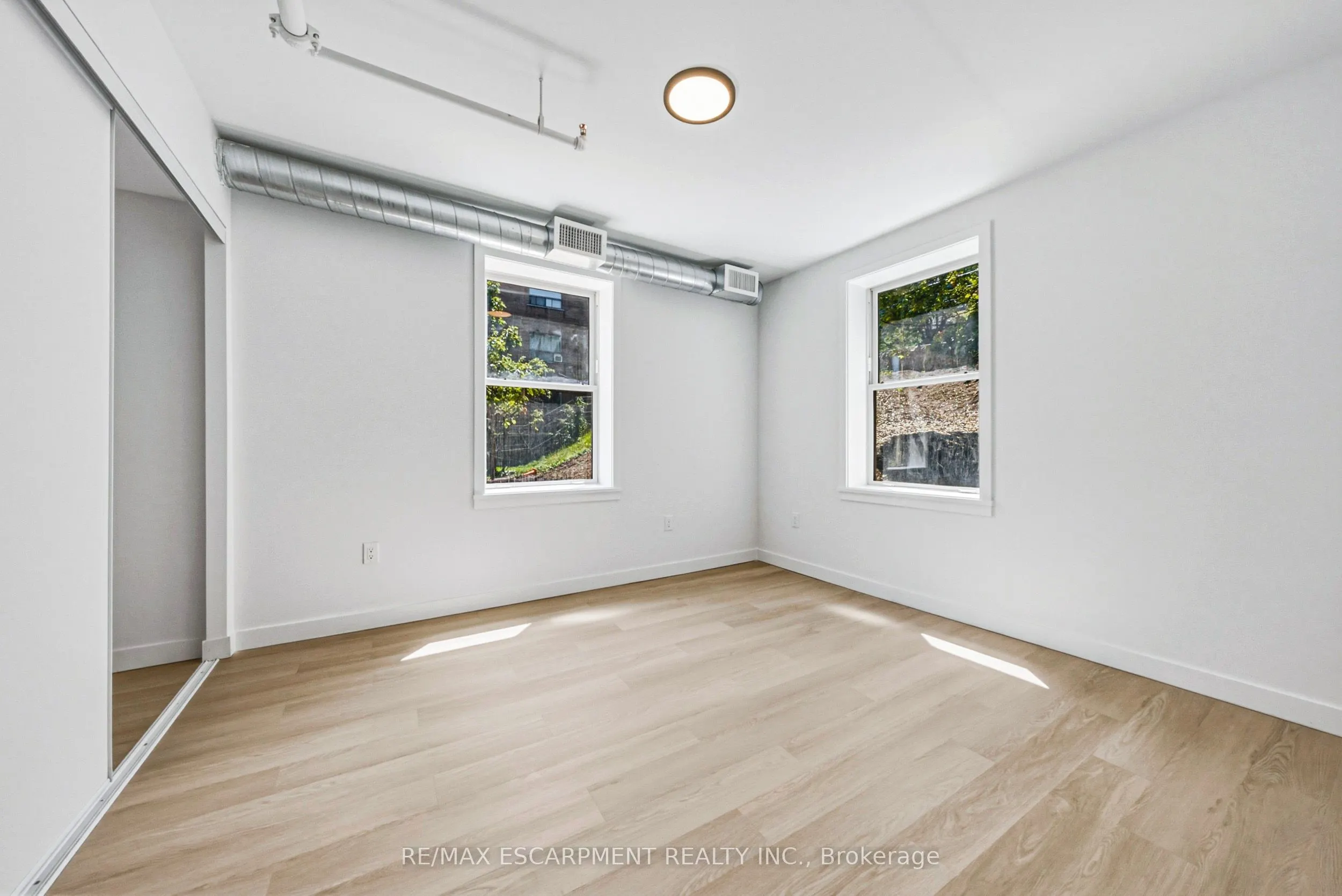 325 James Street S #308