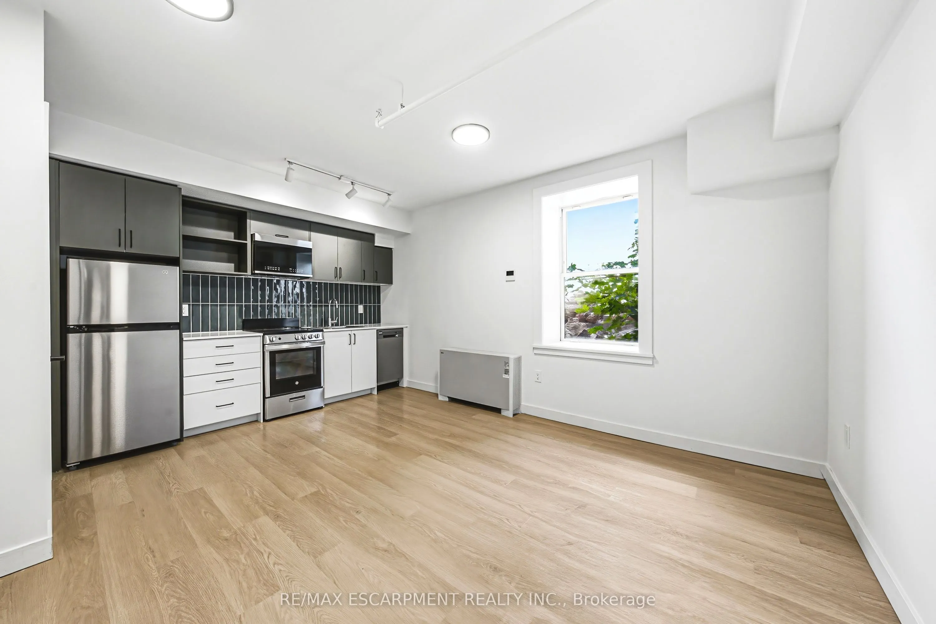 325 James Street S #306