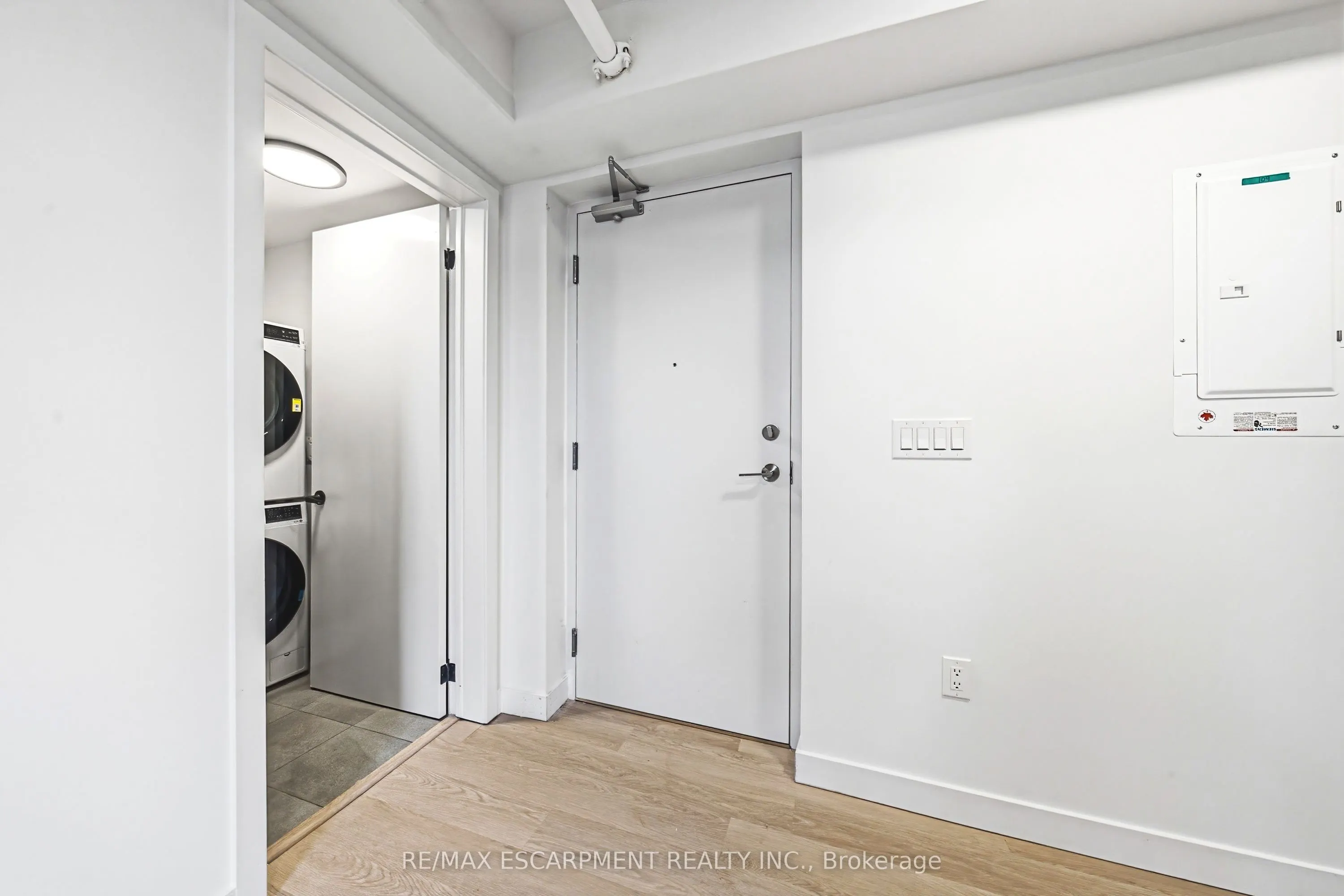 325 James Street S #306
