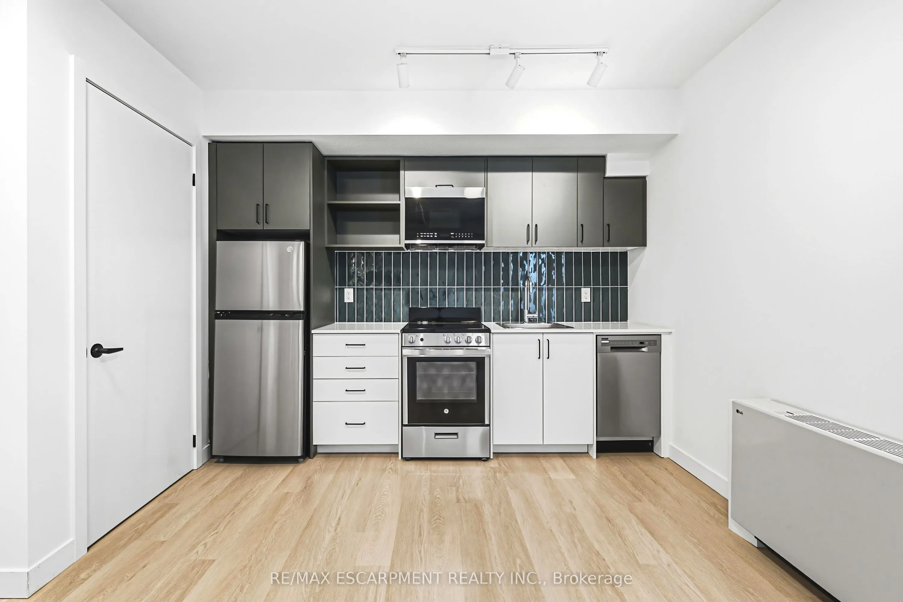 325 James Street S #306