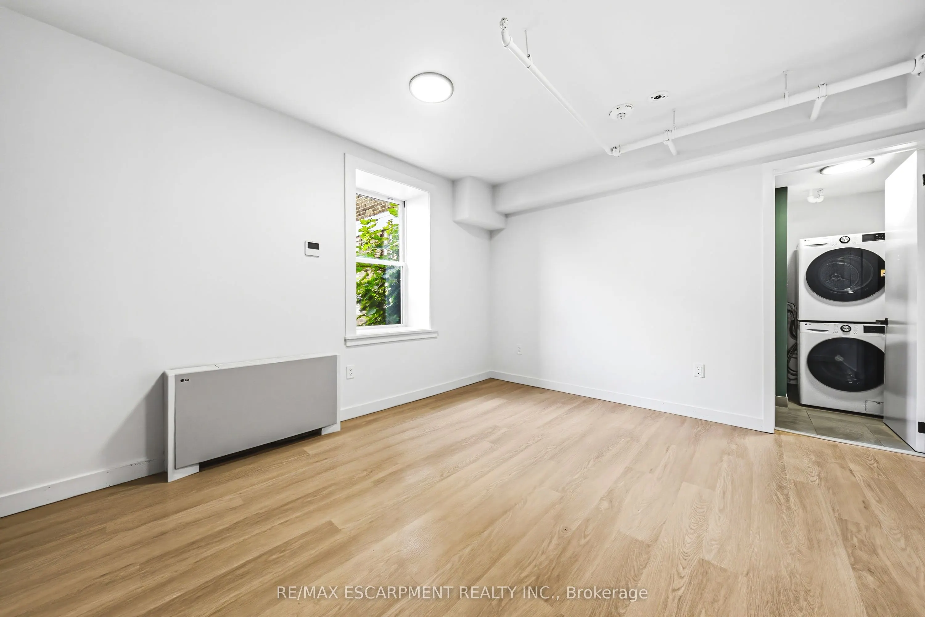 325 James Street S #306