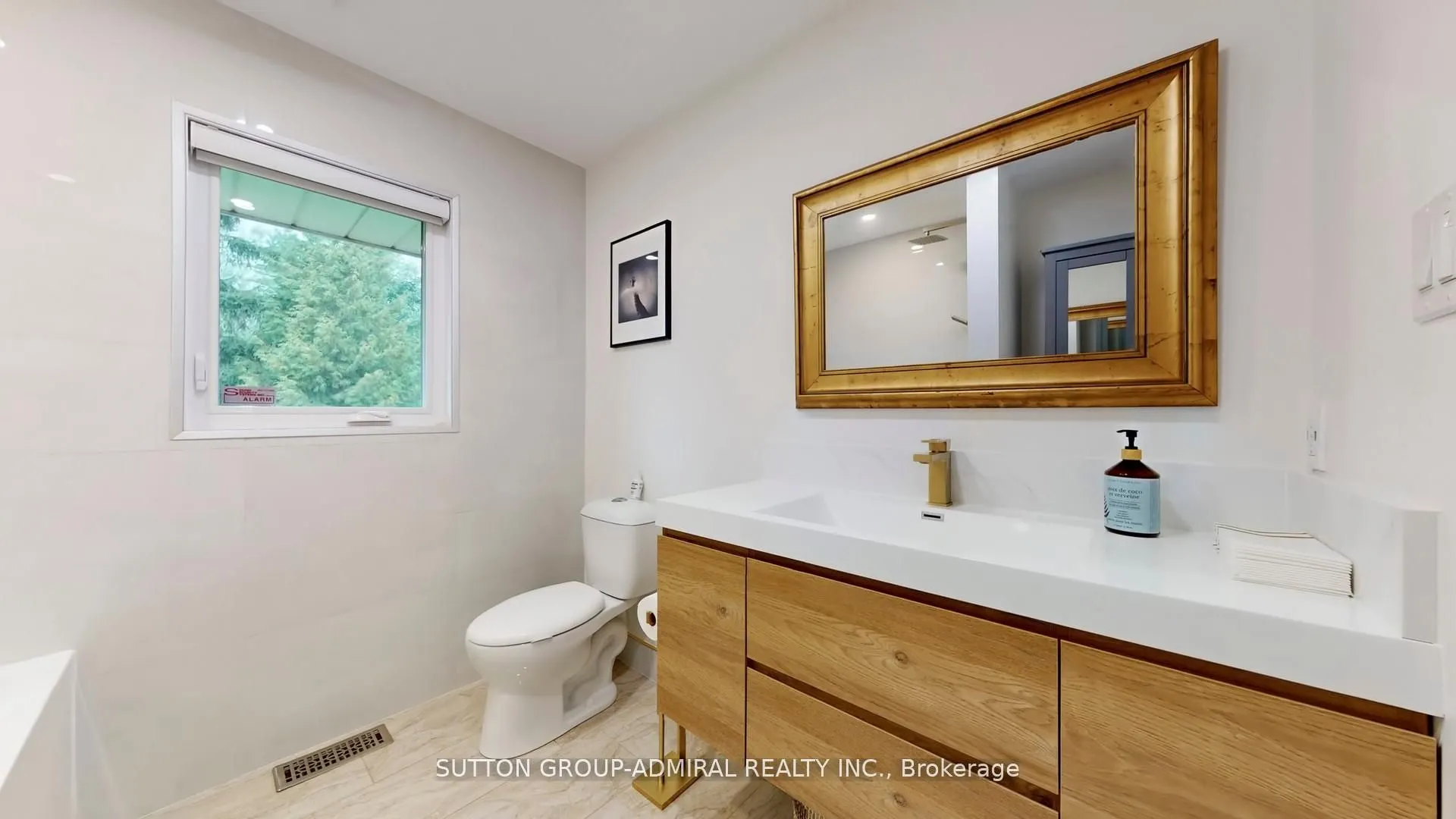 9767 Niagara River Parkway #Main